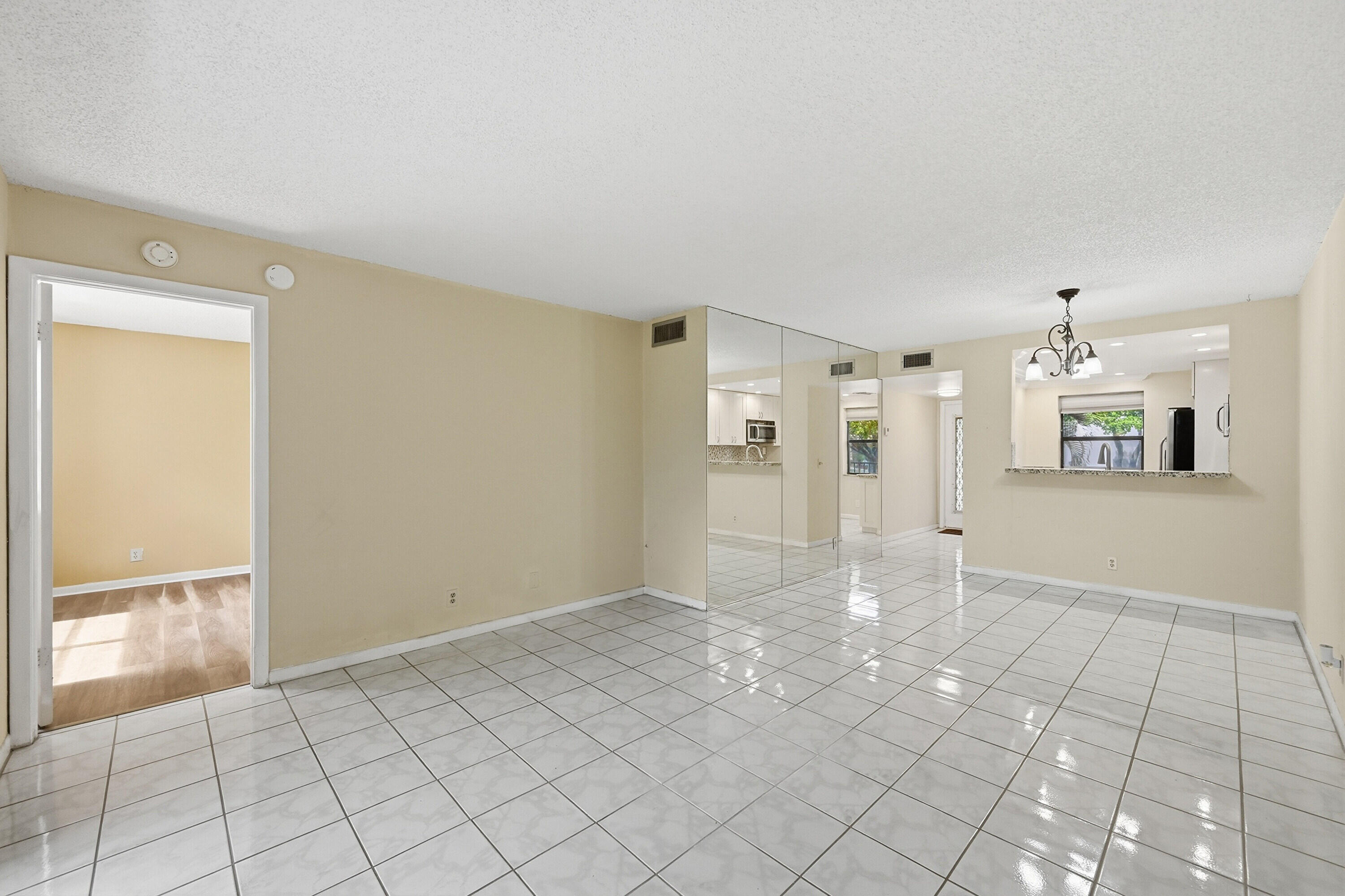 10434 Sunrise Lakes Boulevard Unit: 206