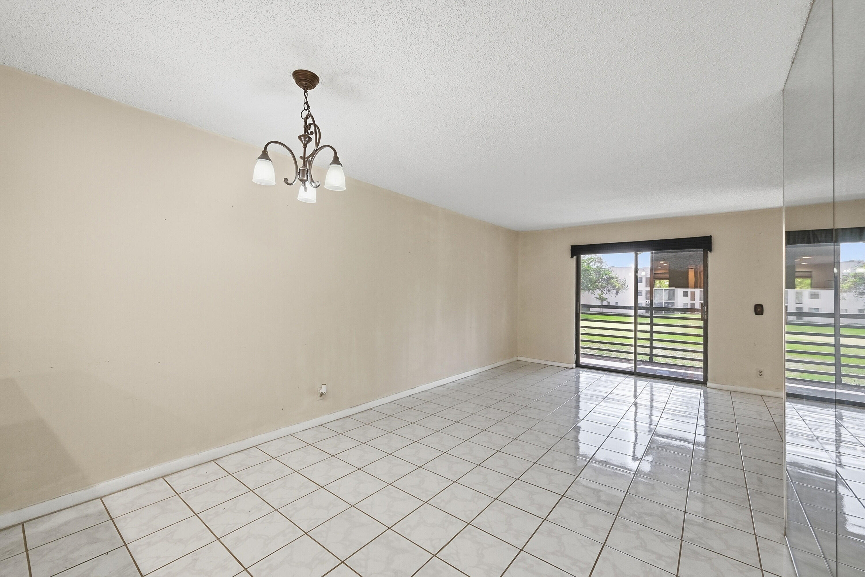 10434 Sunrise Lakes Boulevard Unit: 206
