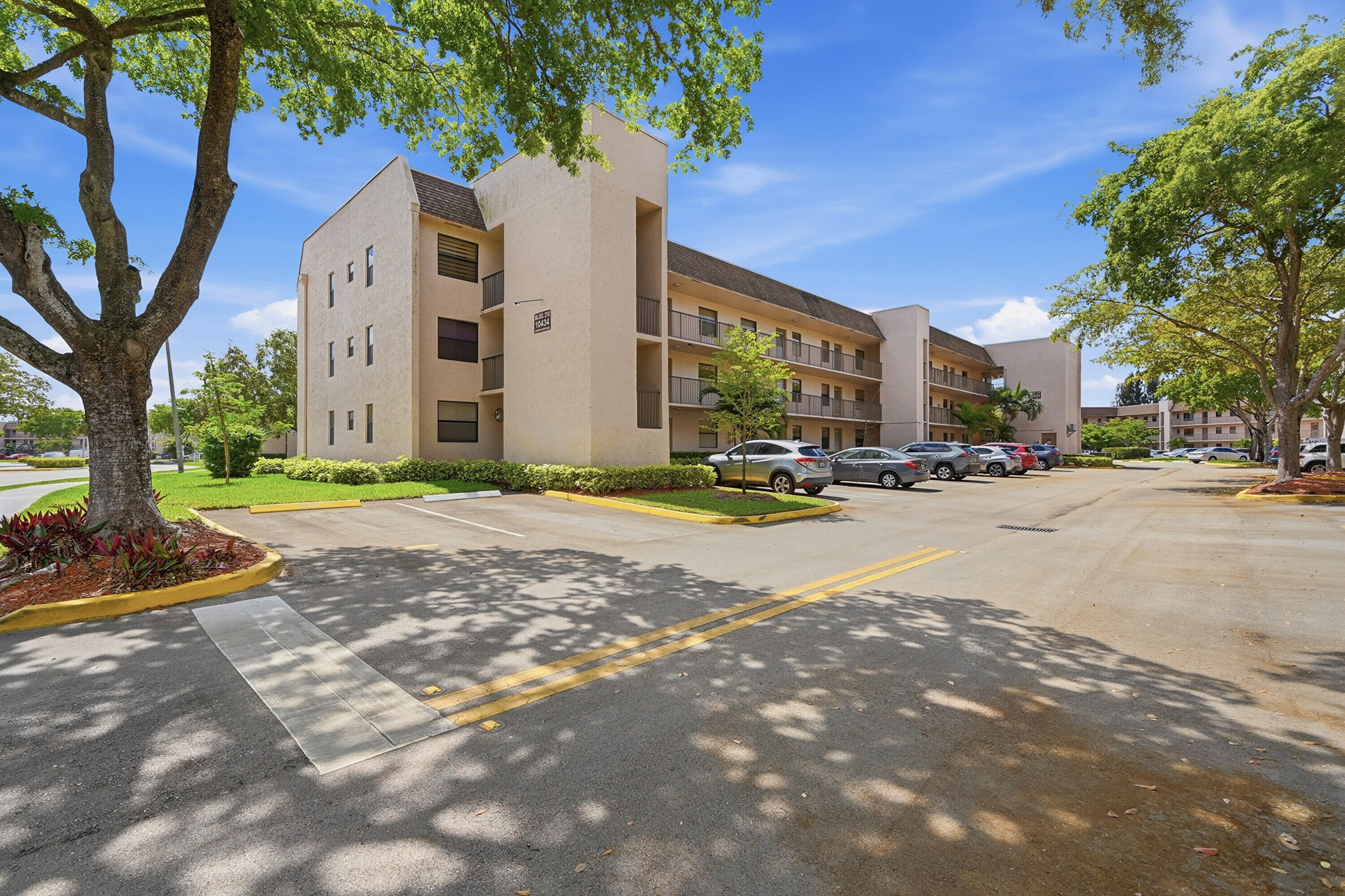 10434 Sunrise Lakes Boulevard Unit: 206