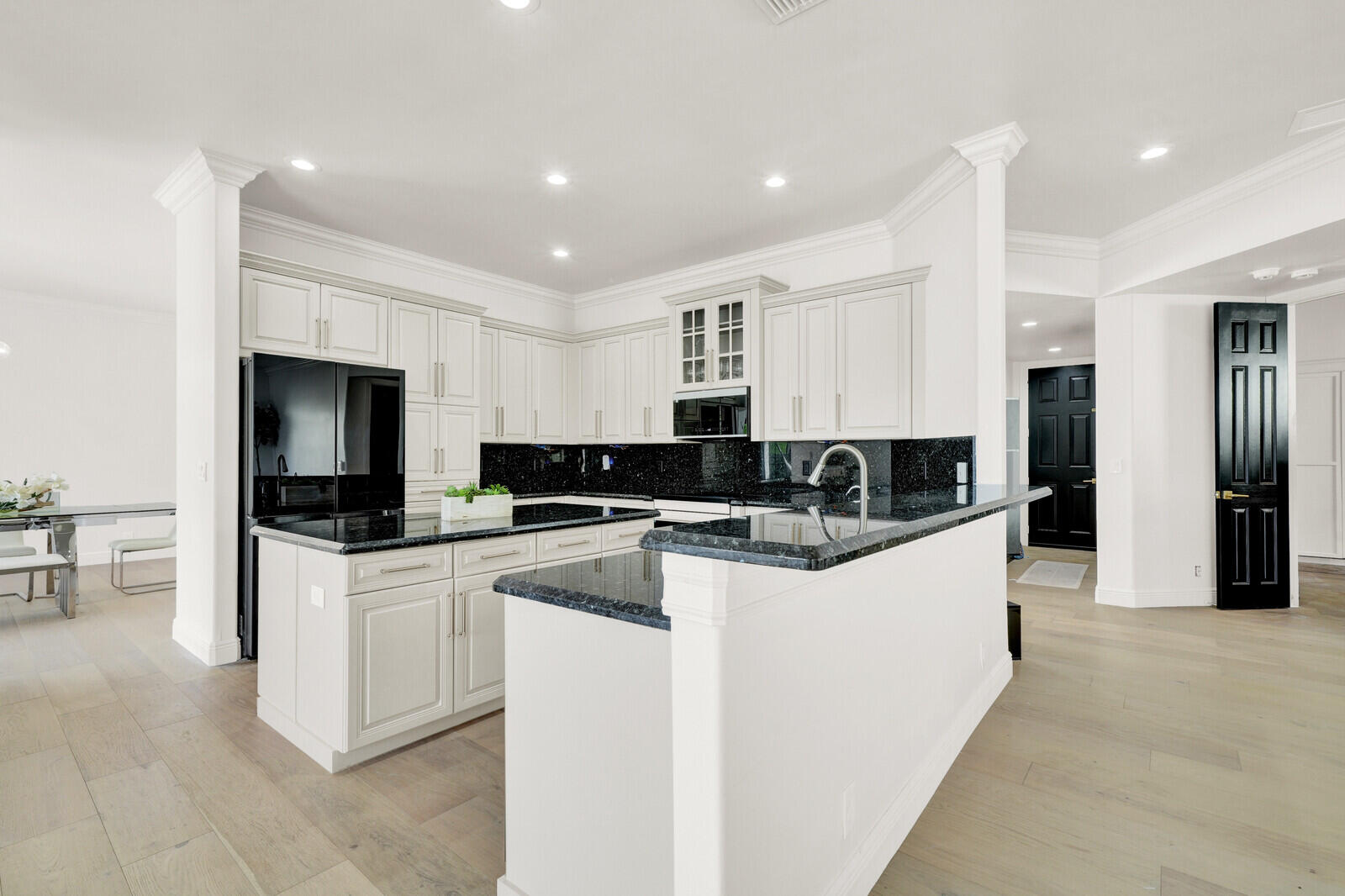 8685 Cobblestone Point Circle