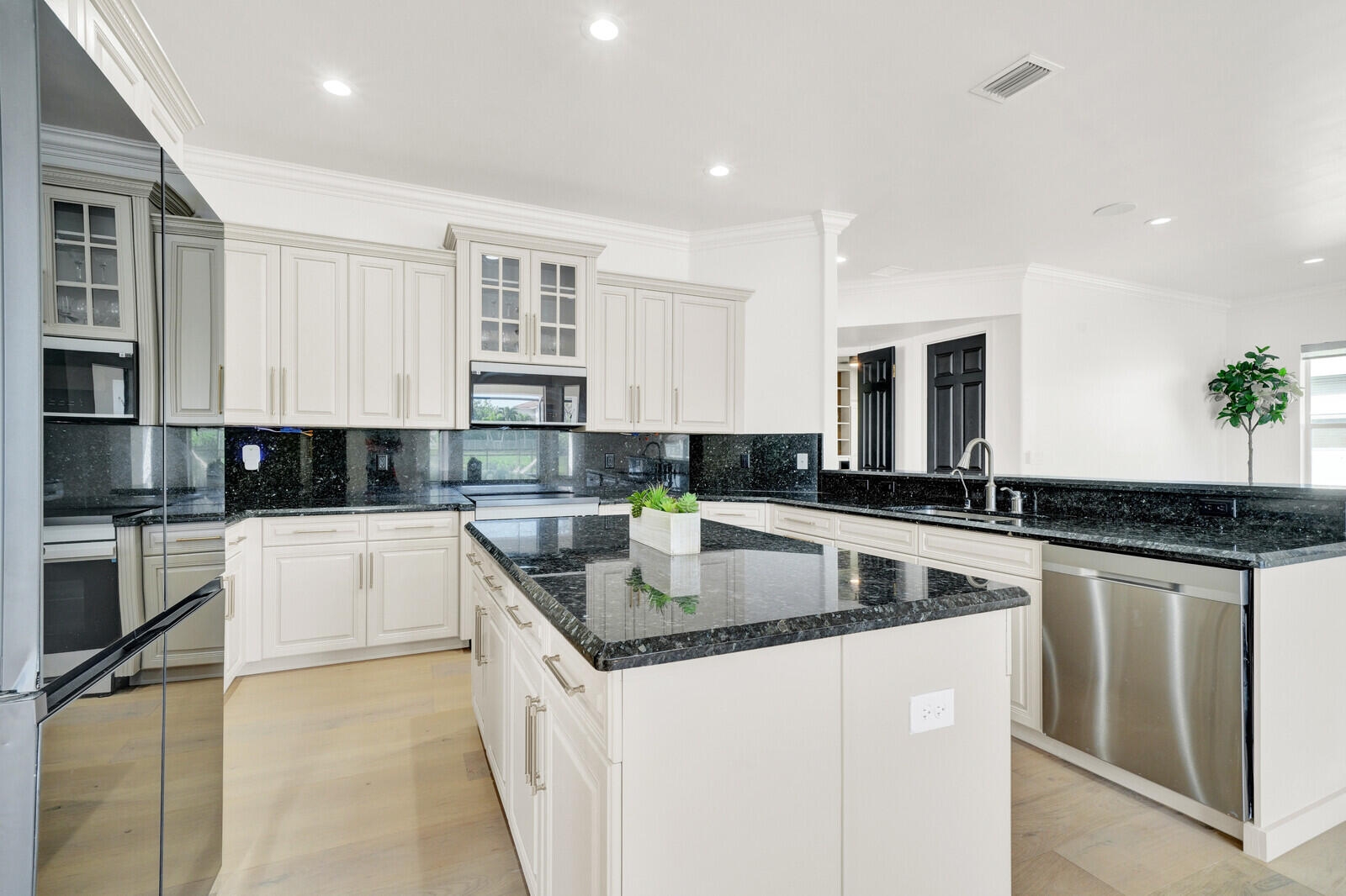 8685 Cobblestone Point Circle