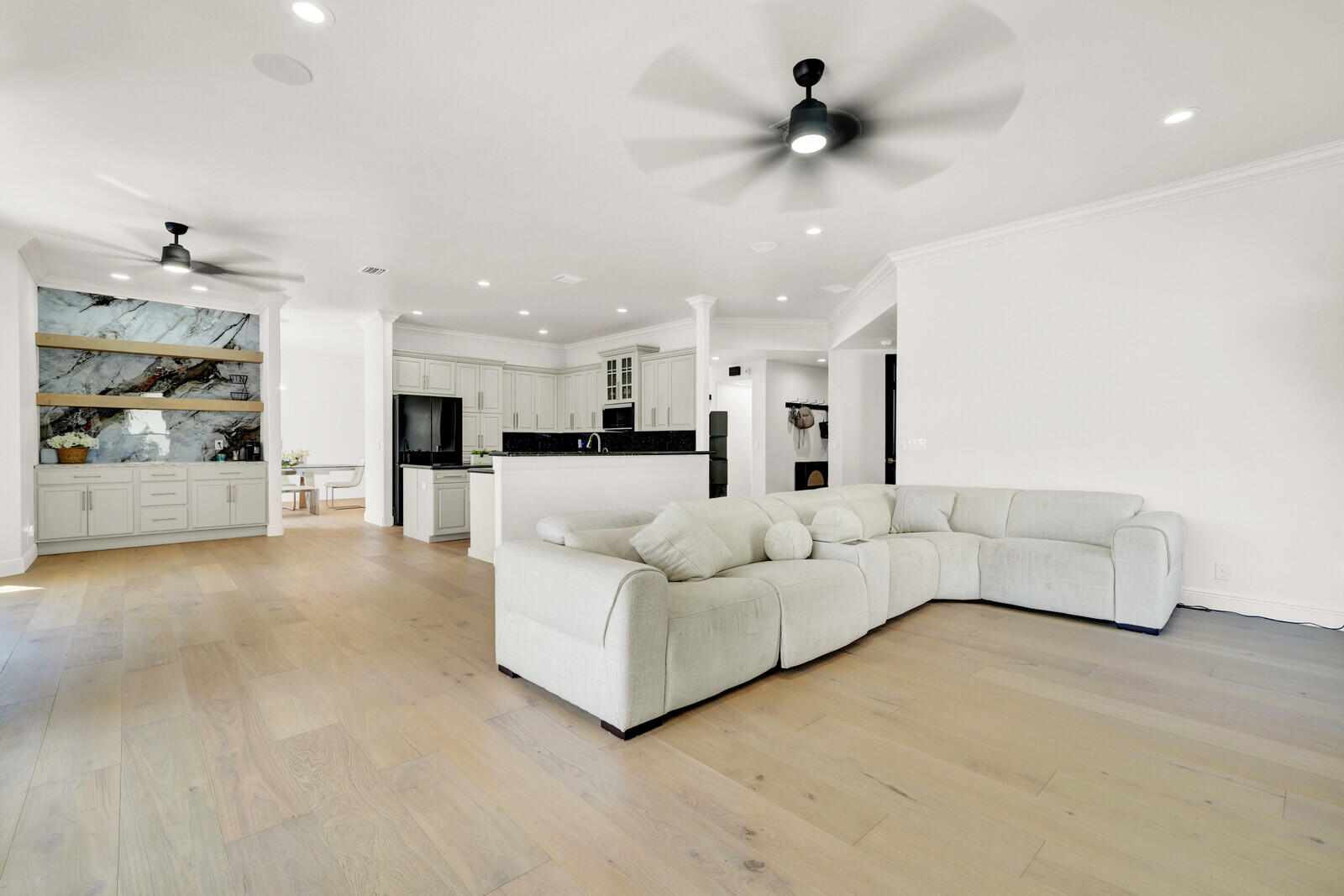 8685 Cobblestone Point Circle