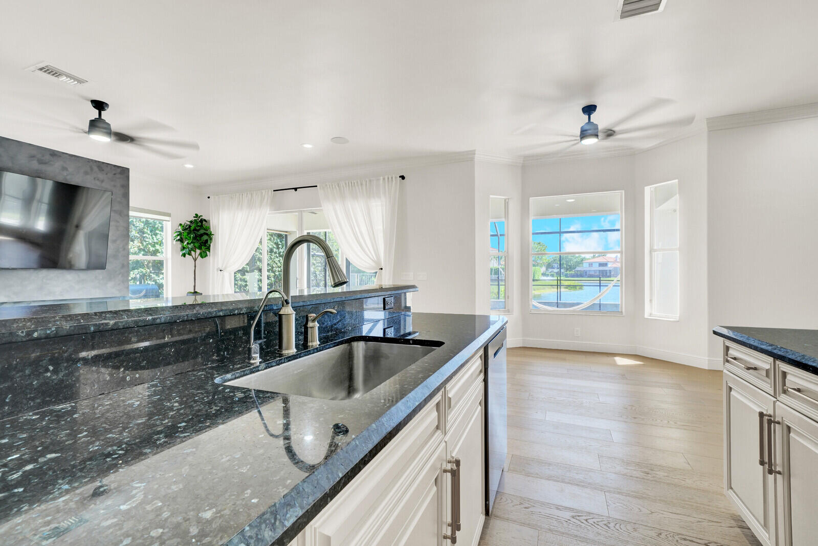8685 Cobblestone Point Circle