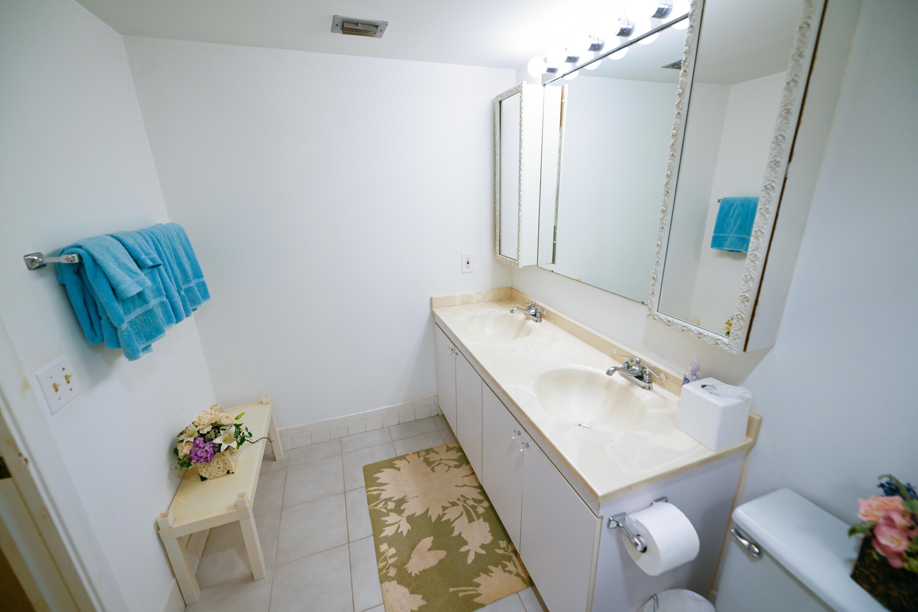 2901 Victoria Circle J1