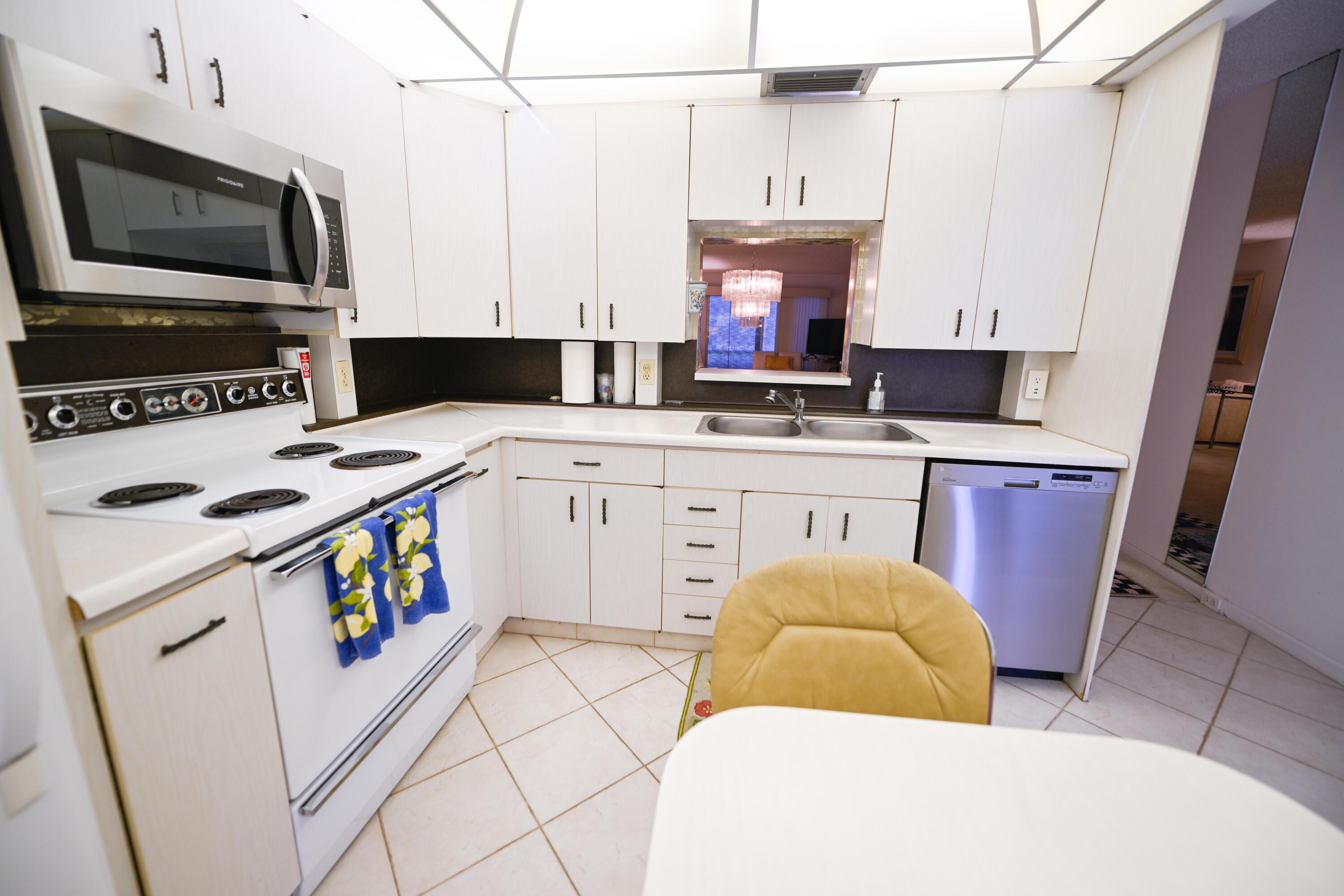 2901 Victoria Circle J1