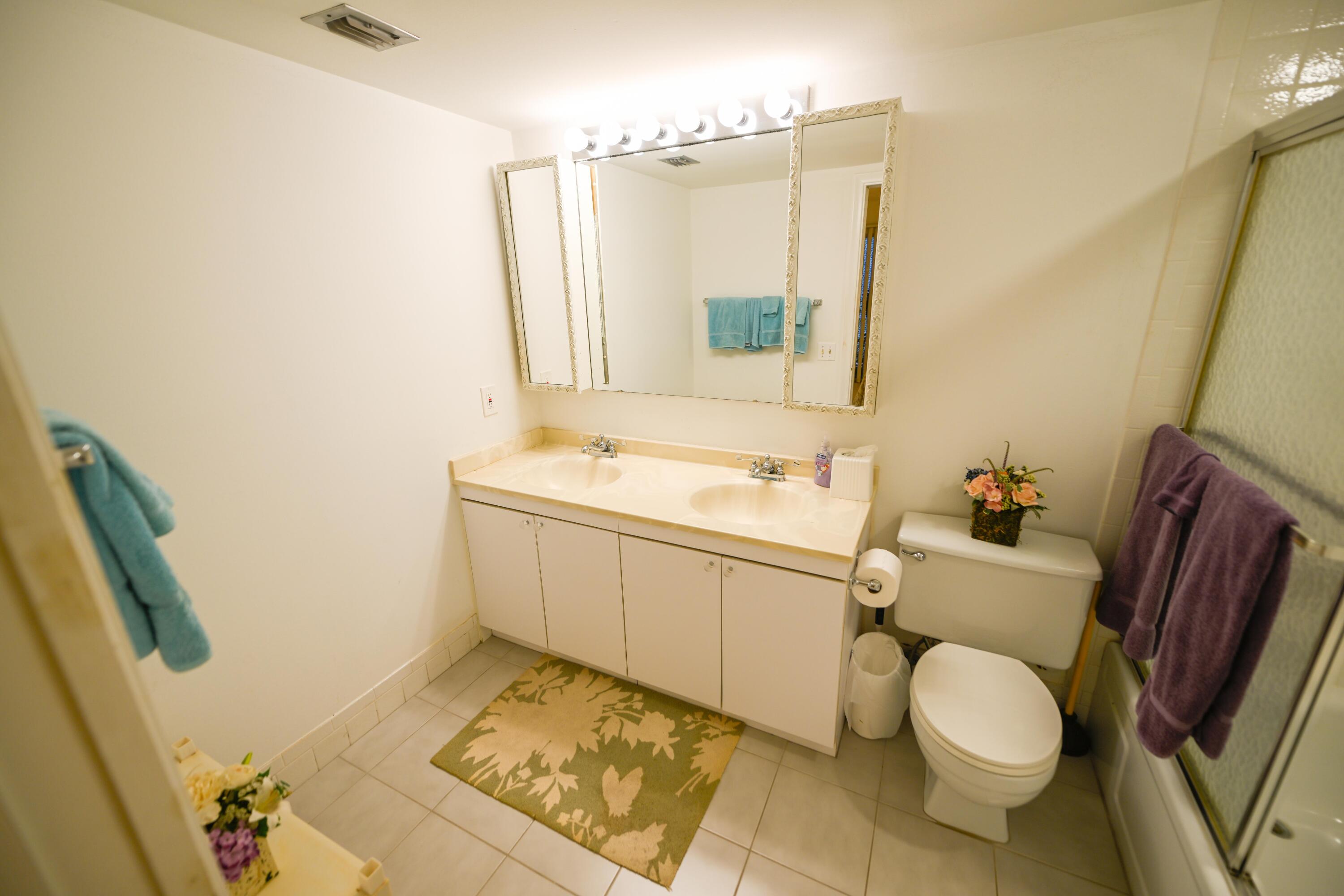 2901 Victoria Circle J1