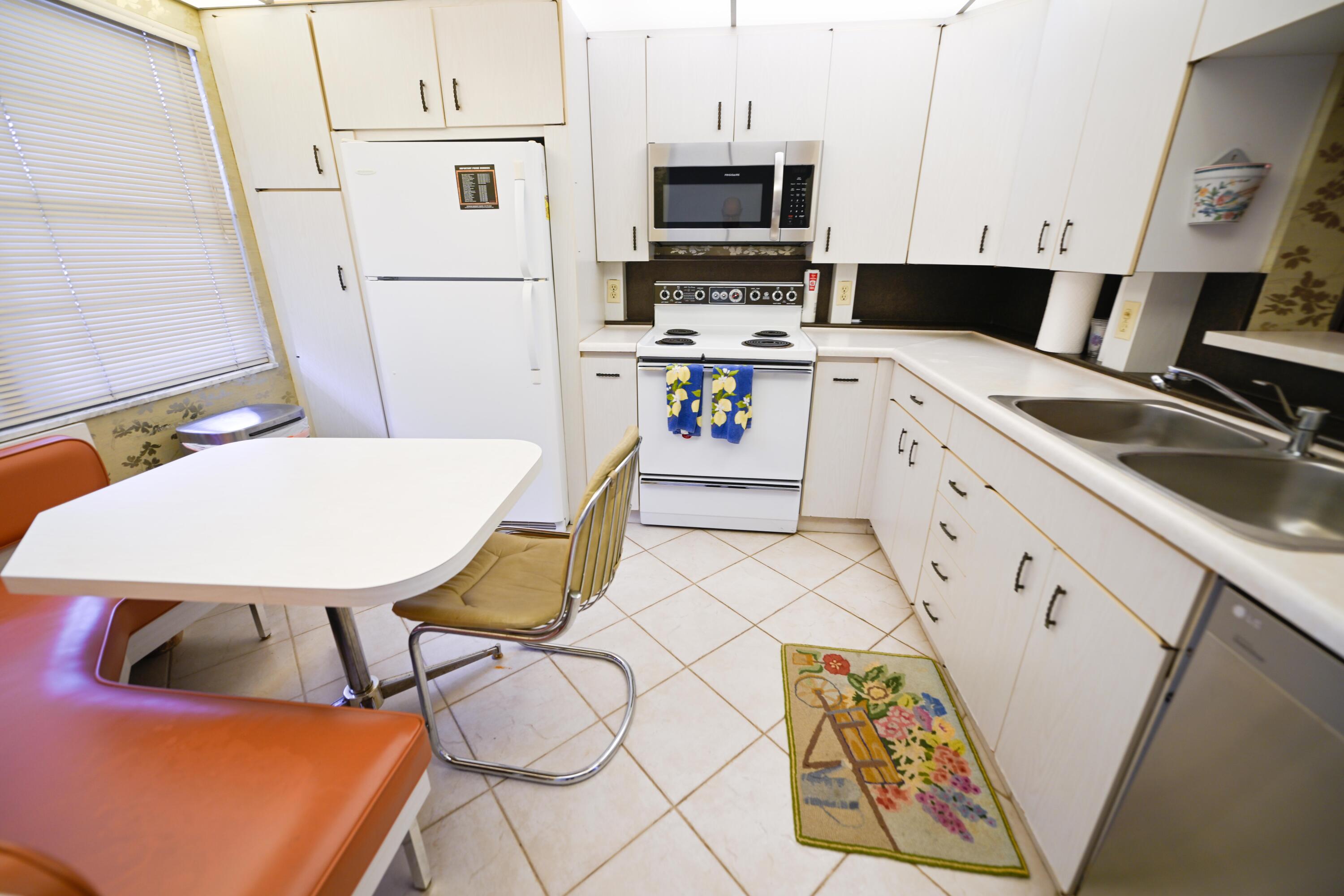 2901 Victoria Circle J1
