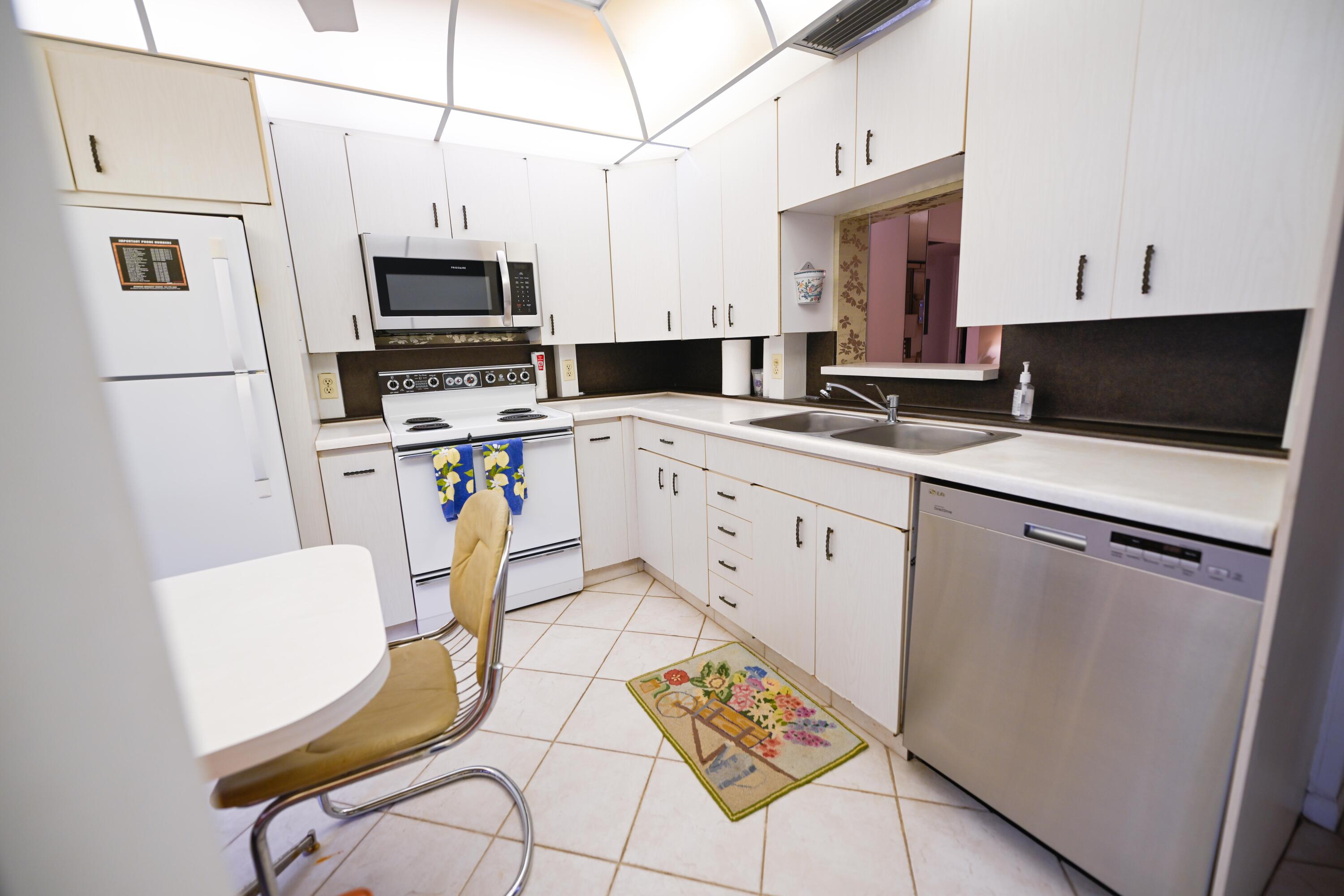 2901 Victoria Circle J1