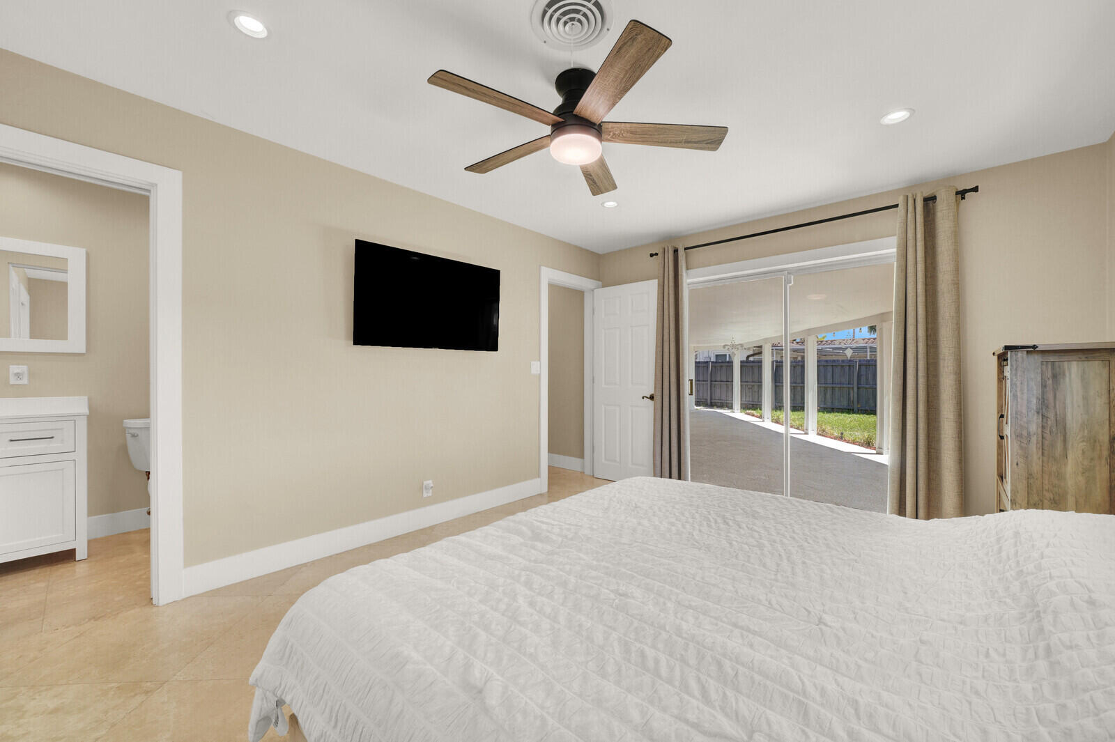 2152 NE 61st Court