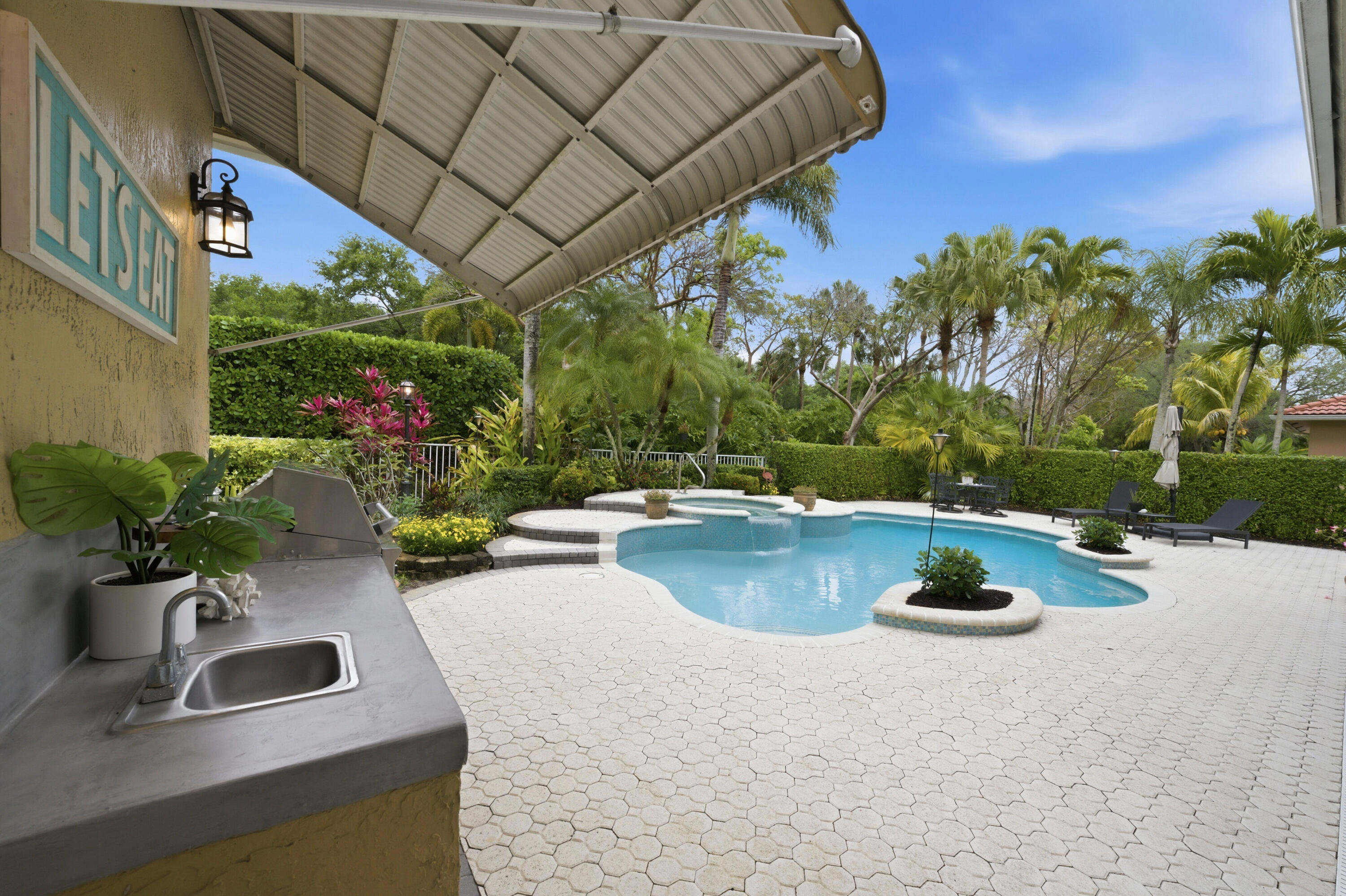 10561 NW 66th Street