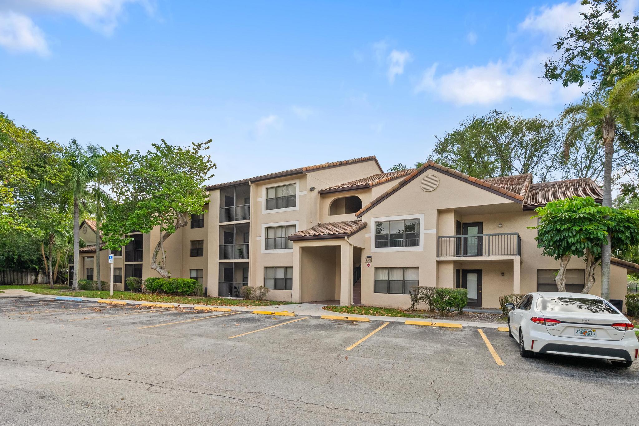 4201 W Mcnab Road 25