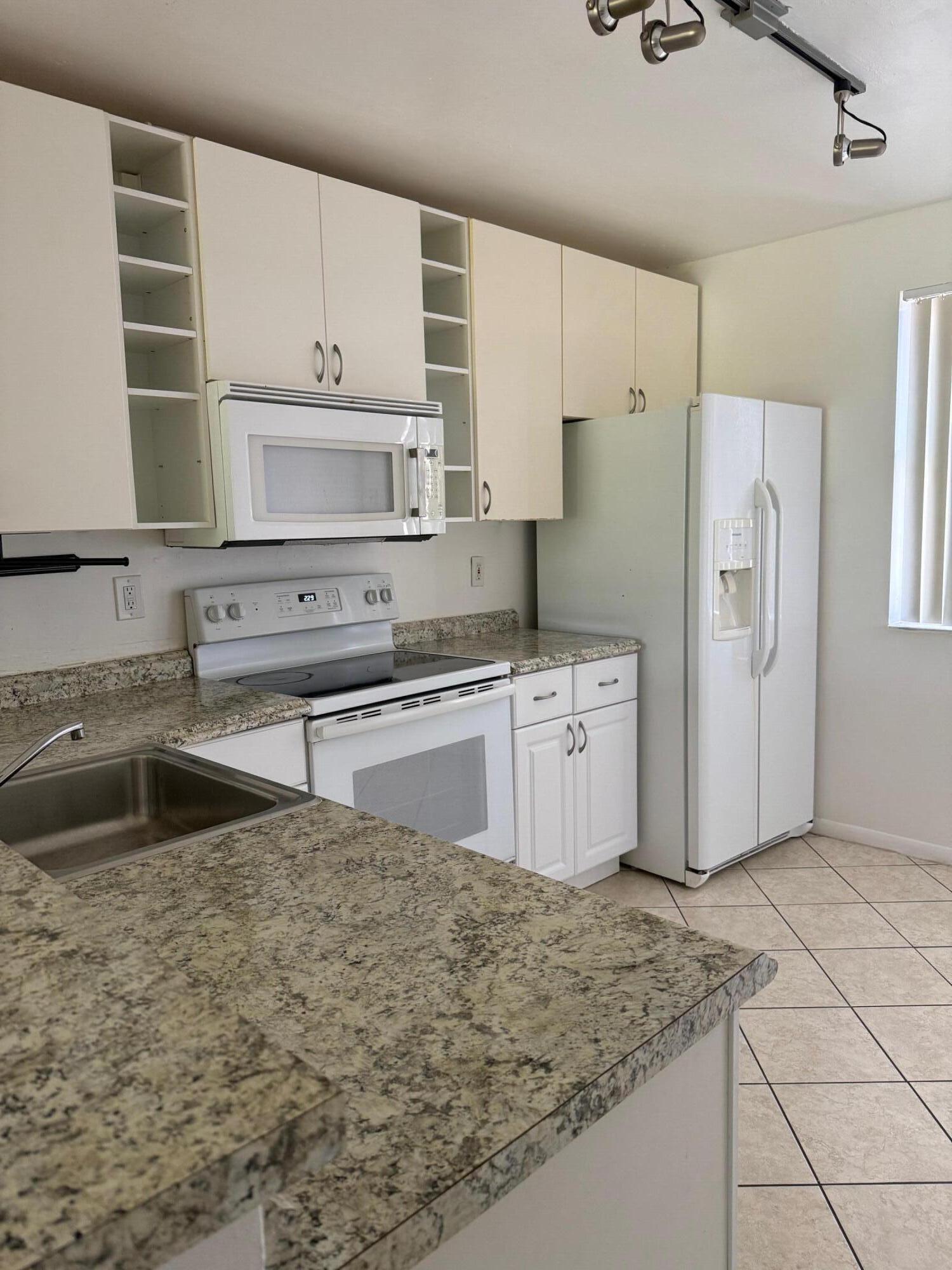 5721 Riverside Drive 301b5