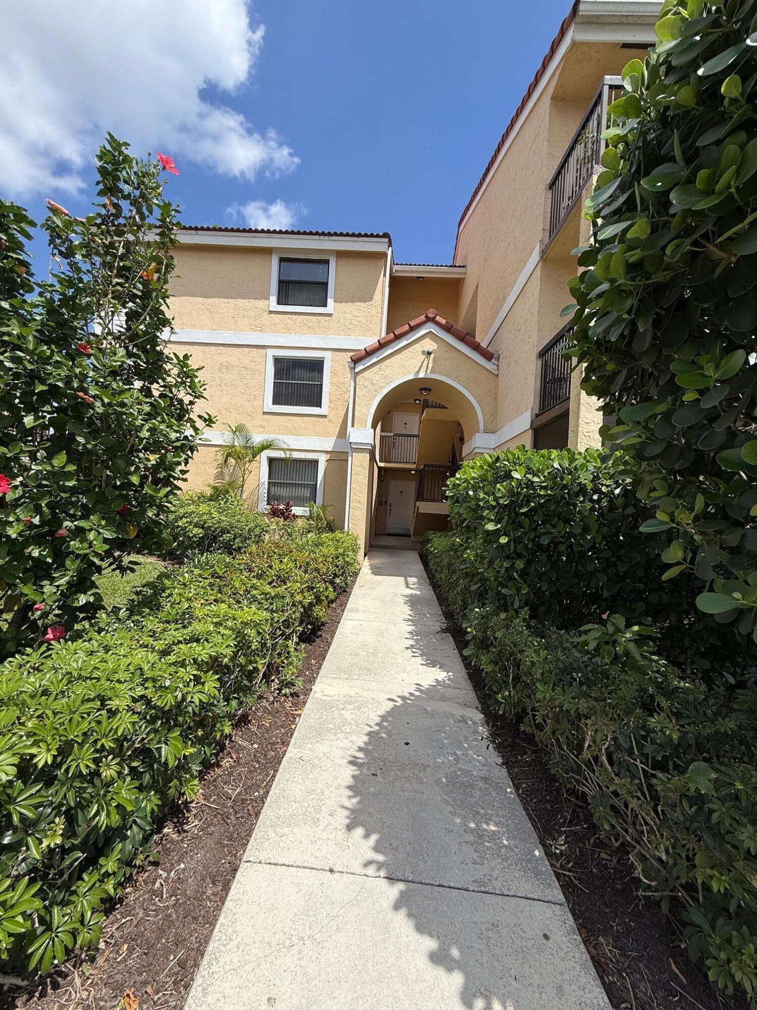 5721 Riverside Drive 301b5