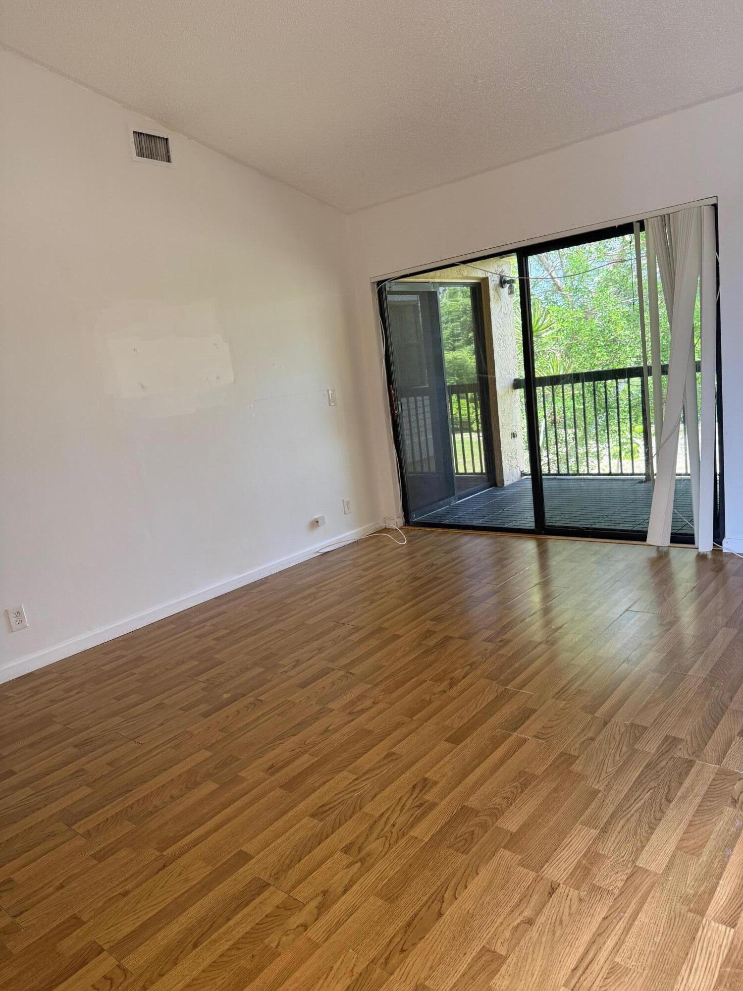 5721 Riverside Drive 301b5