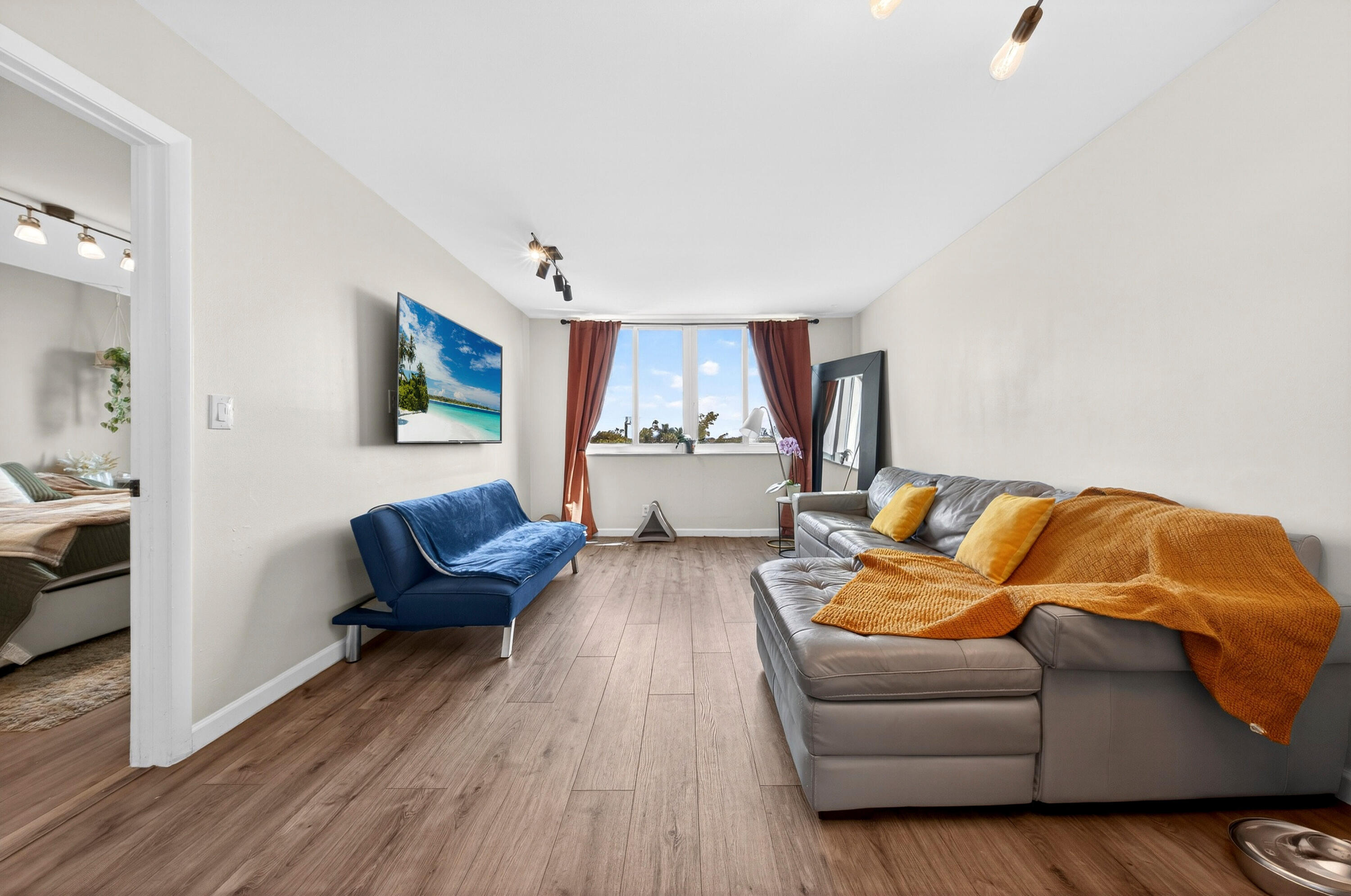3223 Riverside Drive C-406
