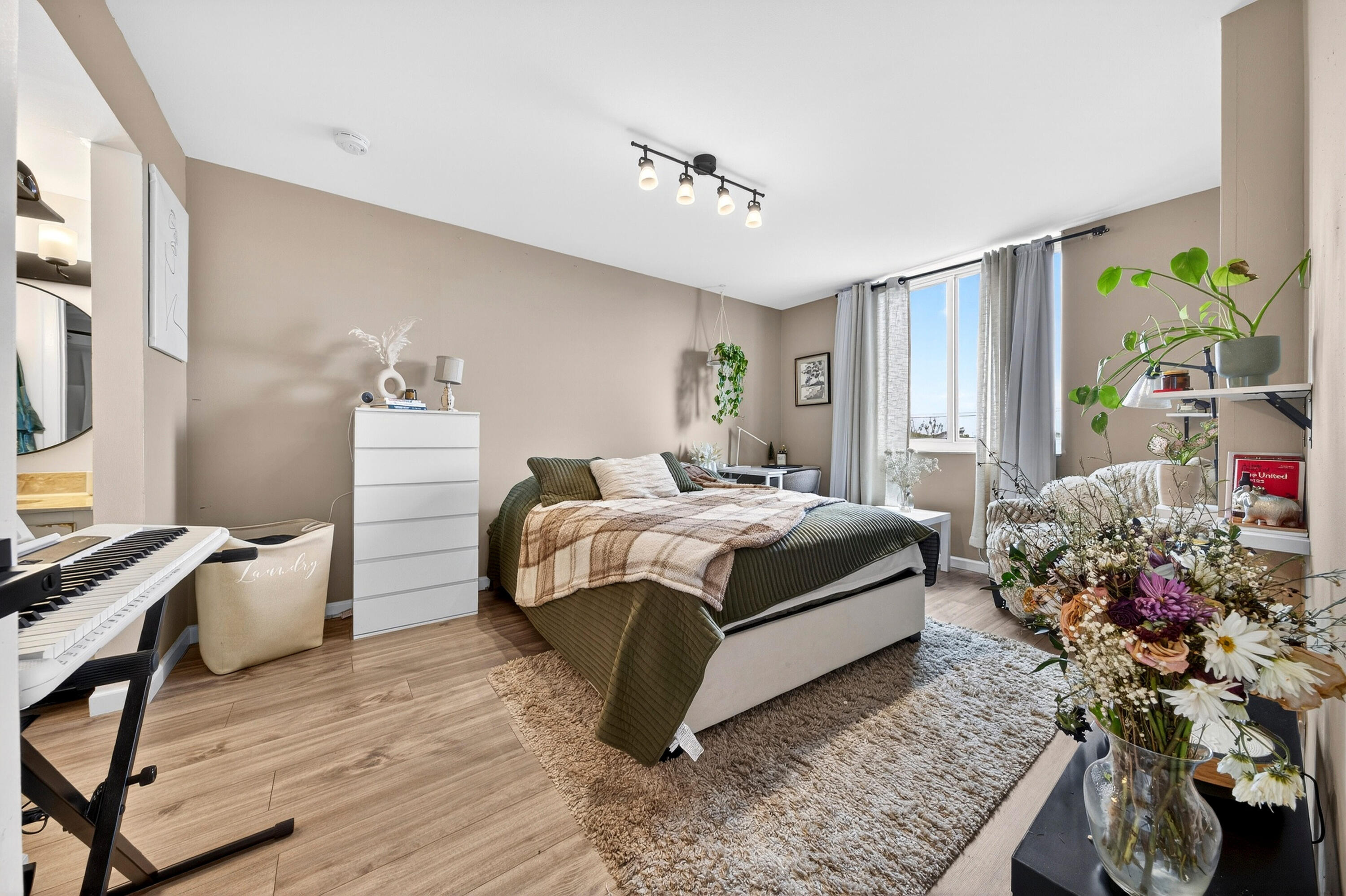 3223 Riverside Drive C-406