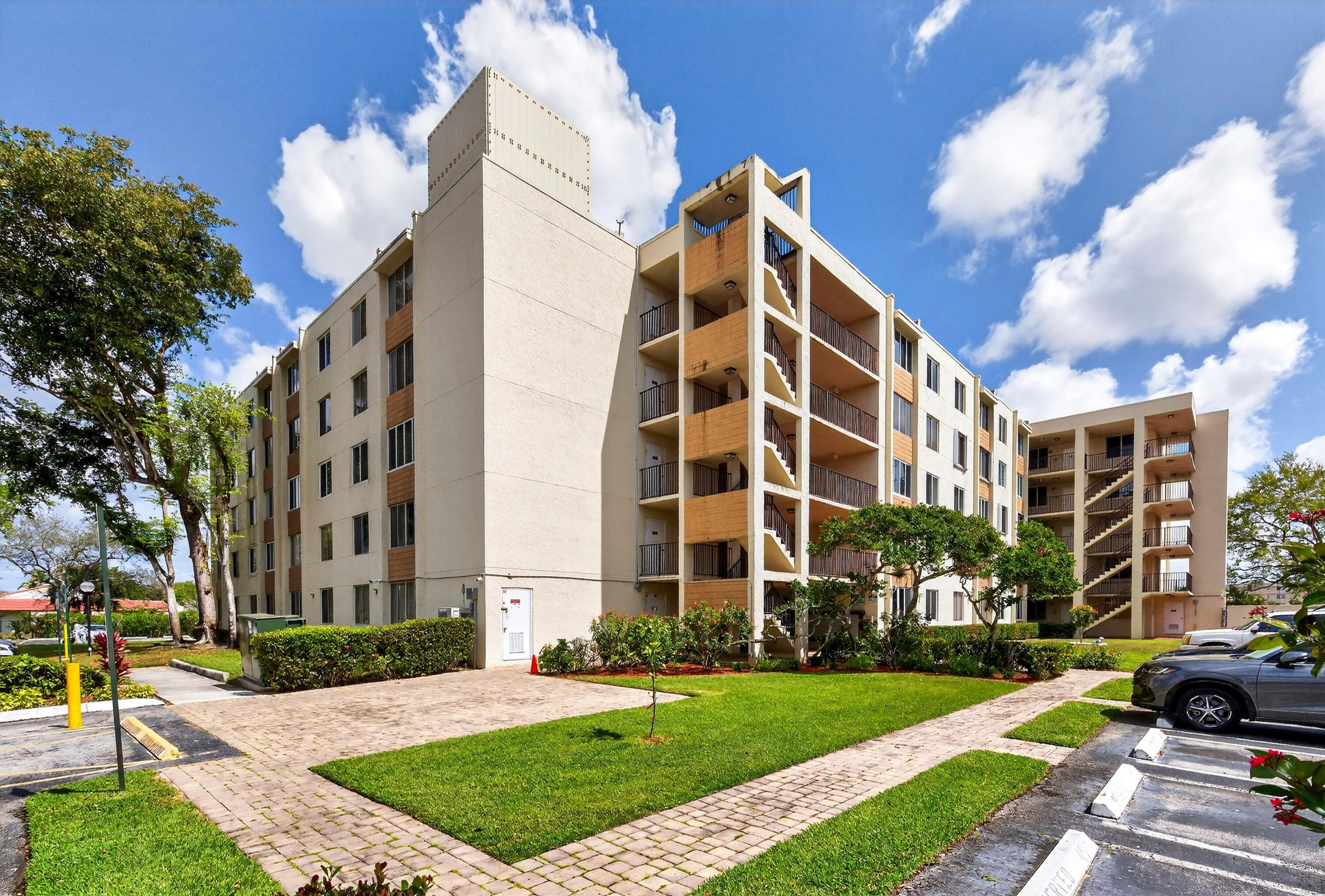 3223 Riverside Drive C-406