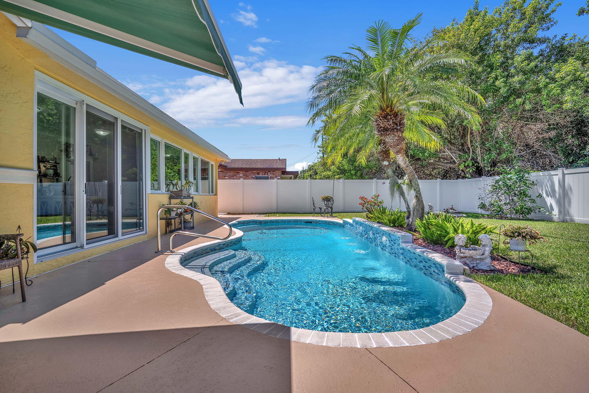 9341 SW 1st Place
