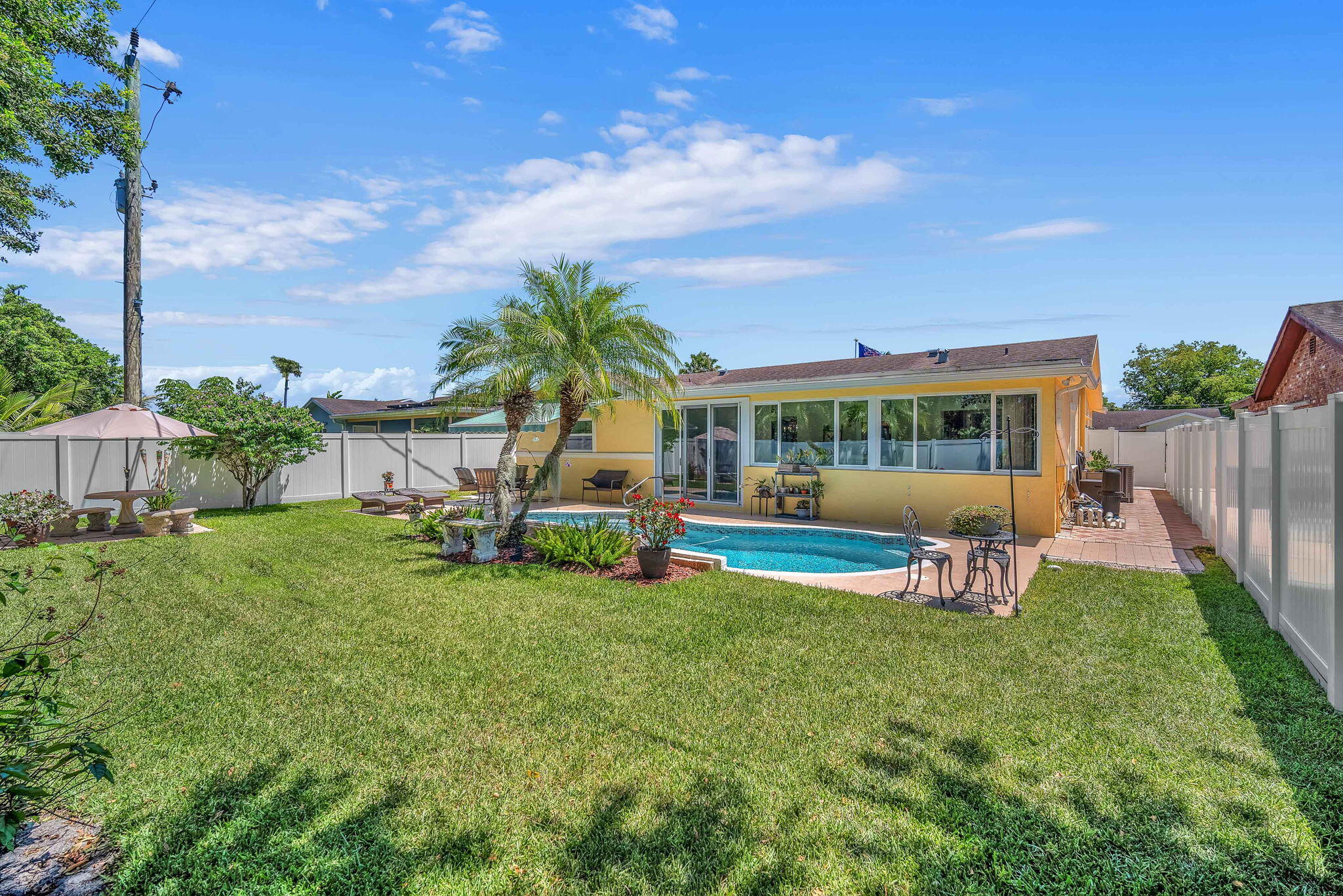 9341 SW 1st Place