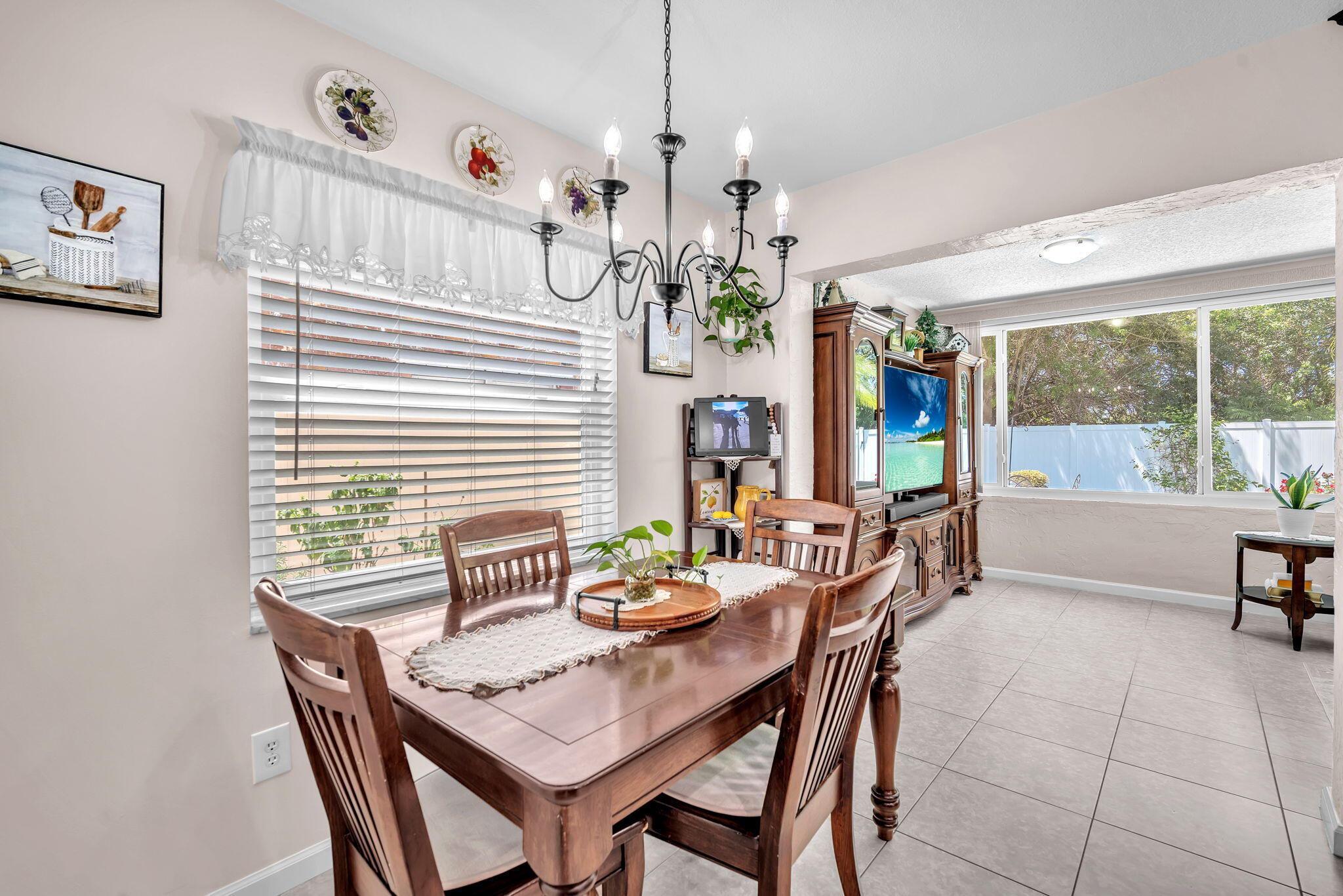 9341 SW 1st Place
