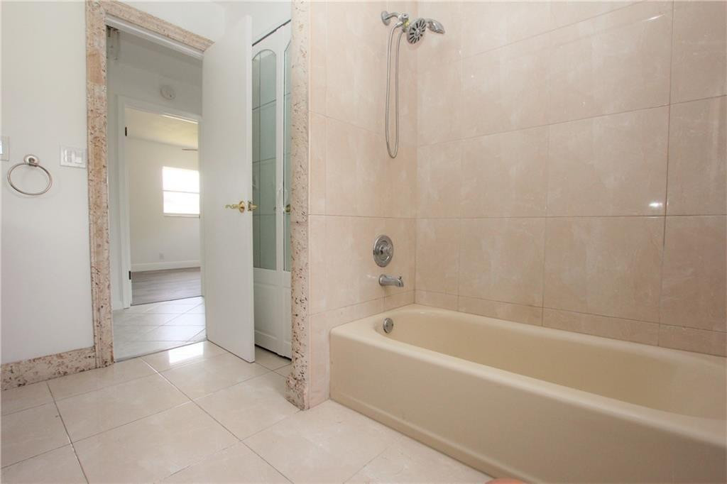 1122 NW 82nd Avenue