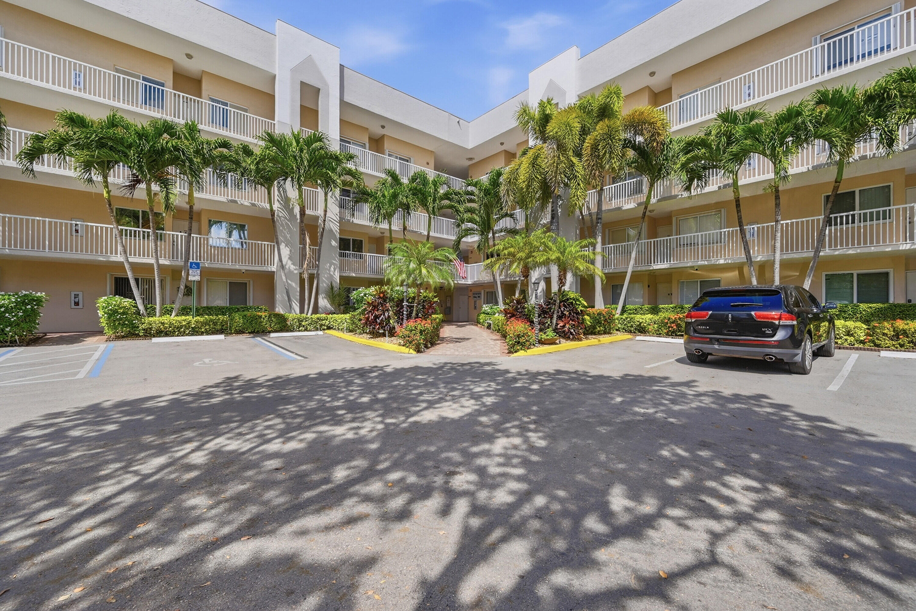 2503 N Nob Hill Road 101
