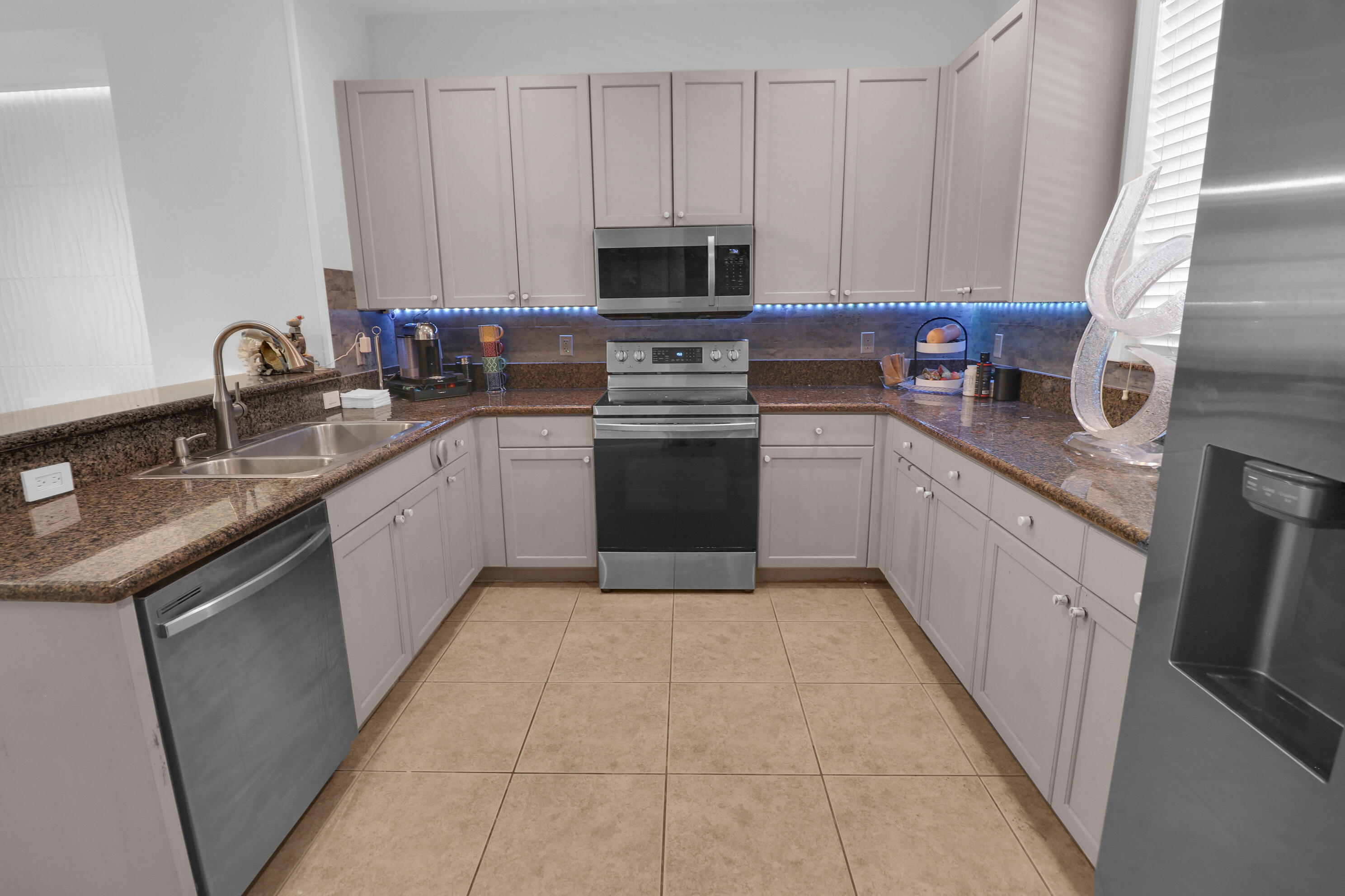 1033 NE 17th Way 1204
