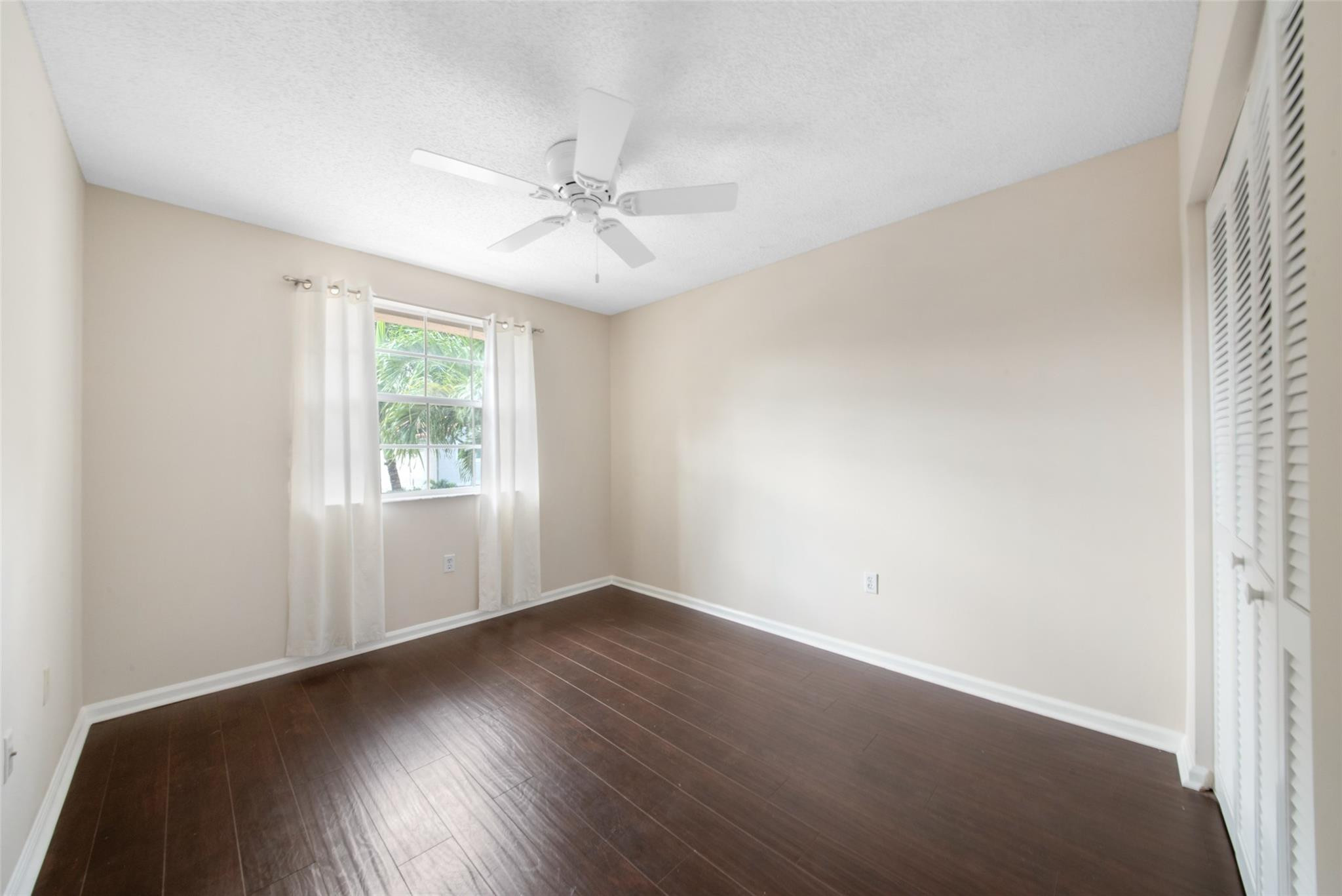 6625 NW 75th Place