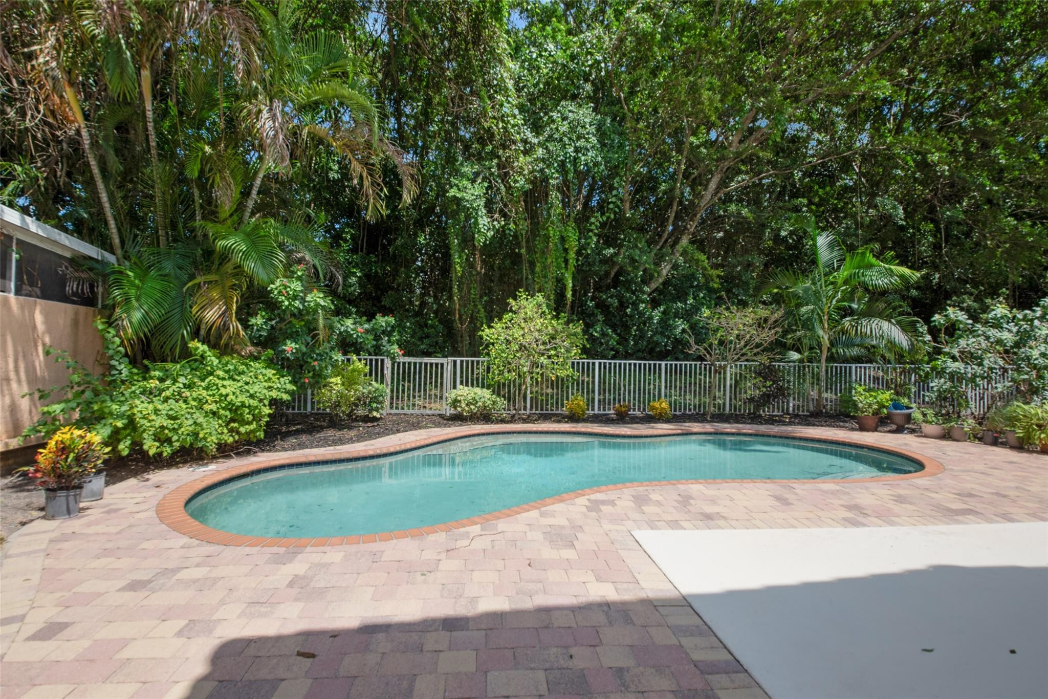 6625 NW 75th Place