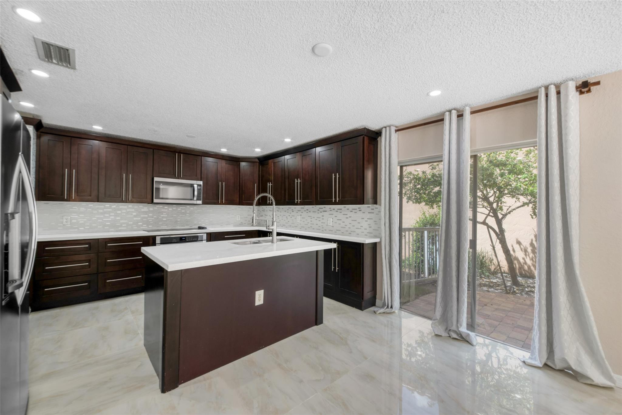 6625 NW 75th Place