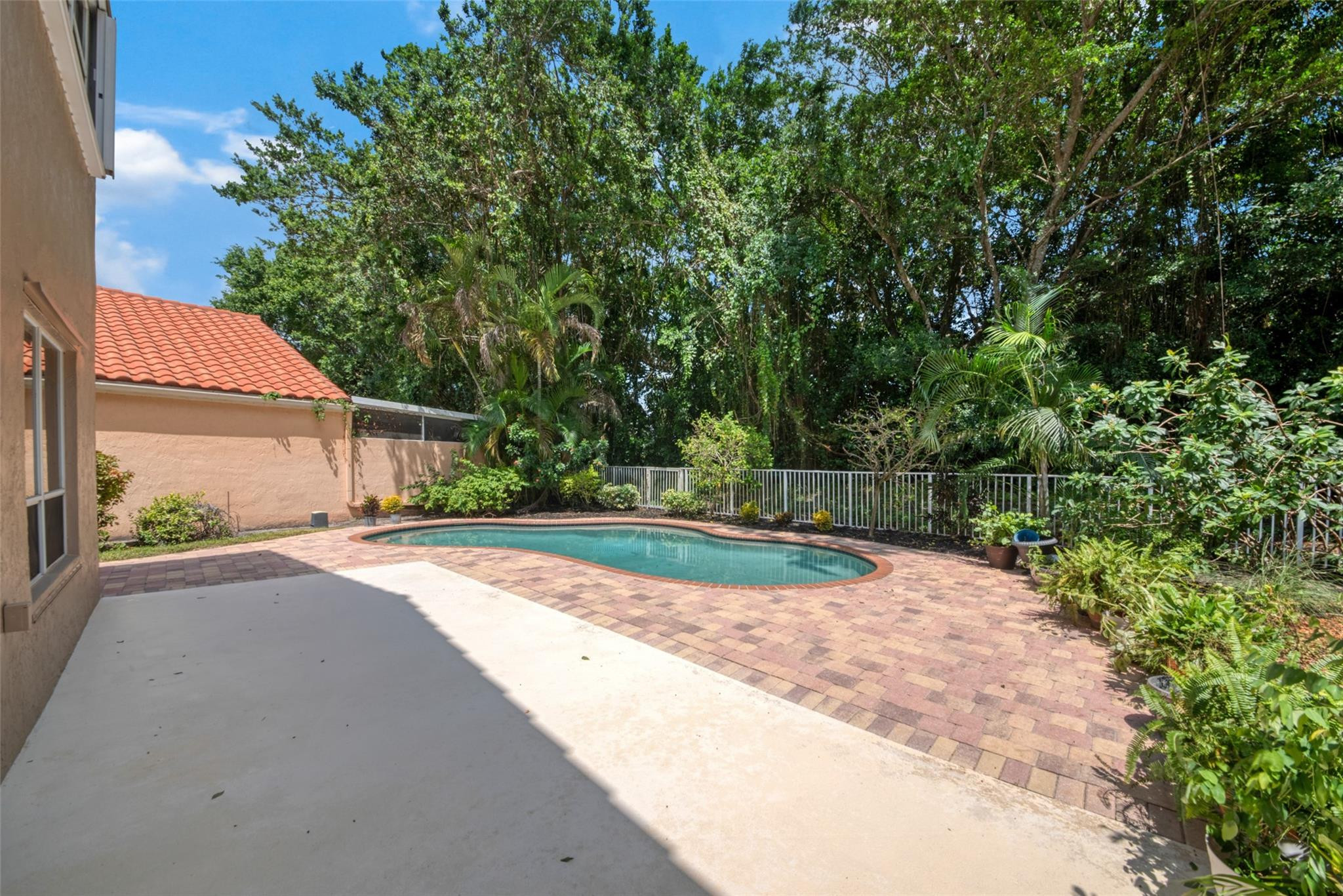 6625 NW 75th Place