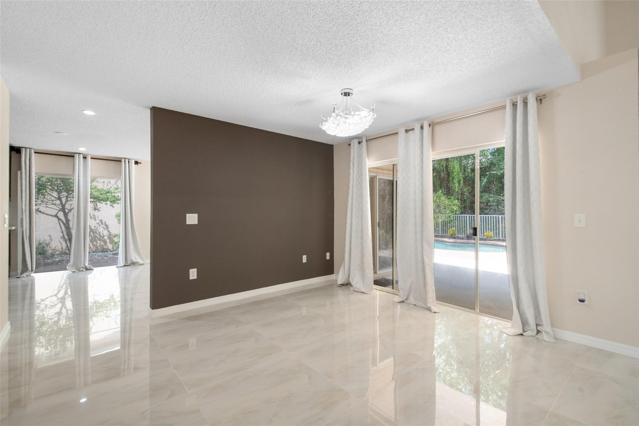 6625 NW 75th Place