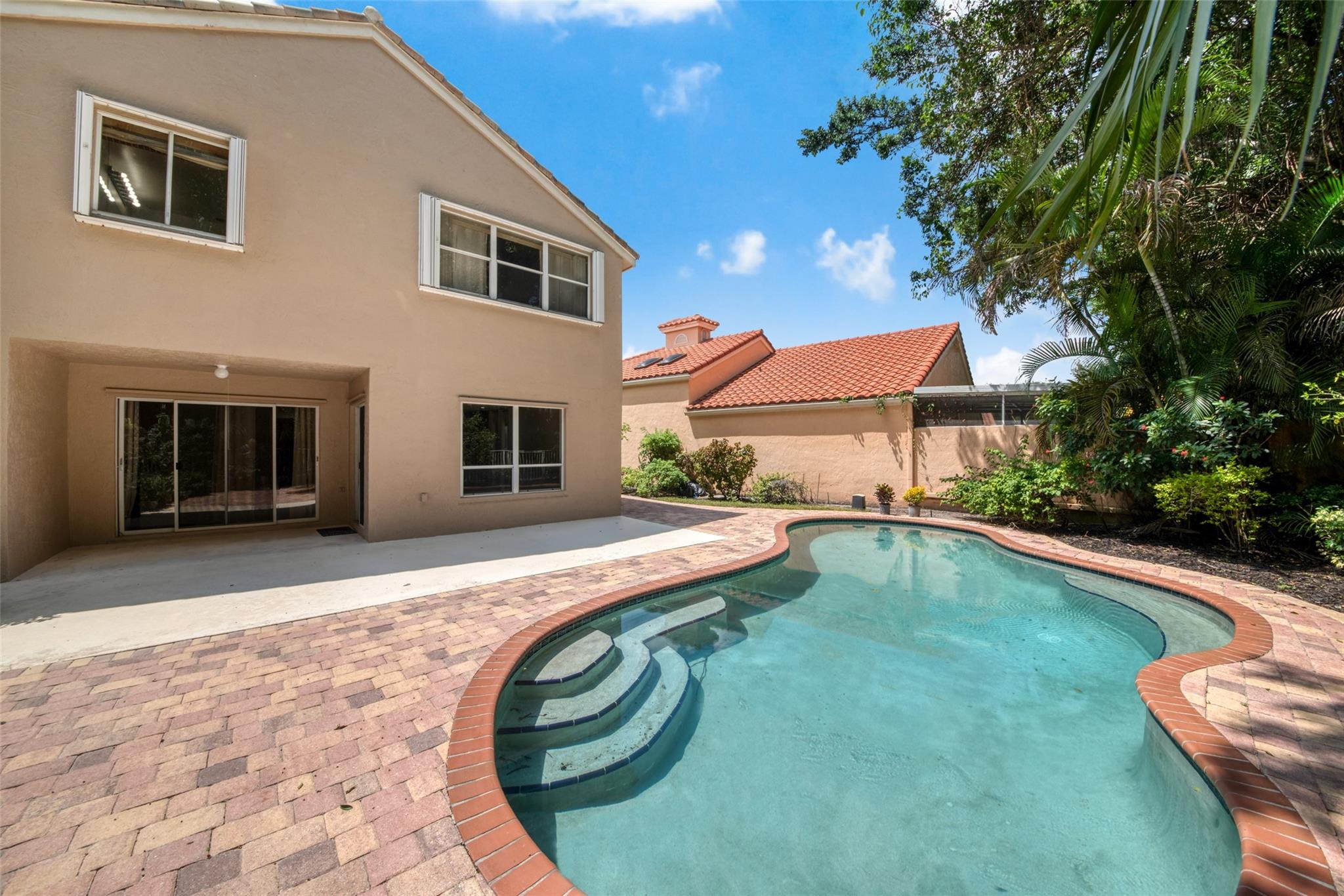 6625 NW 75th Place