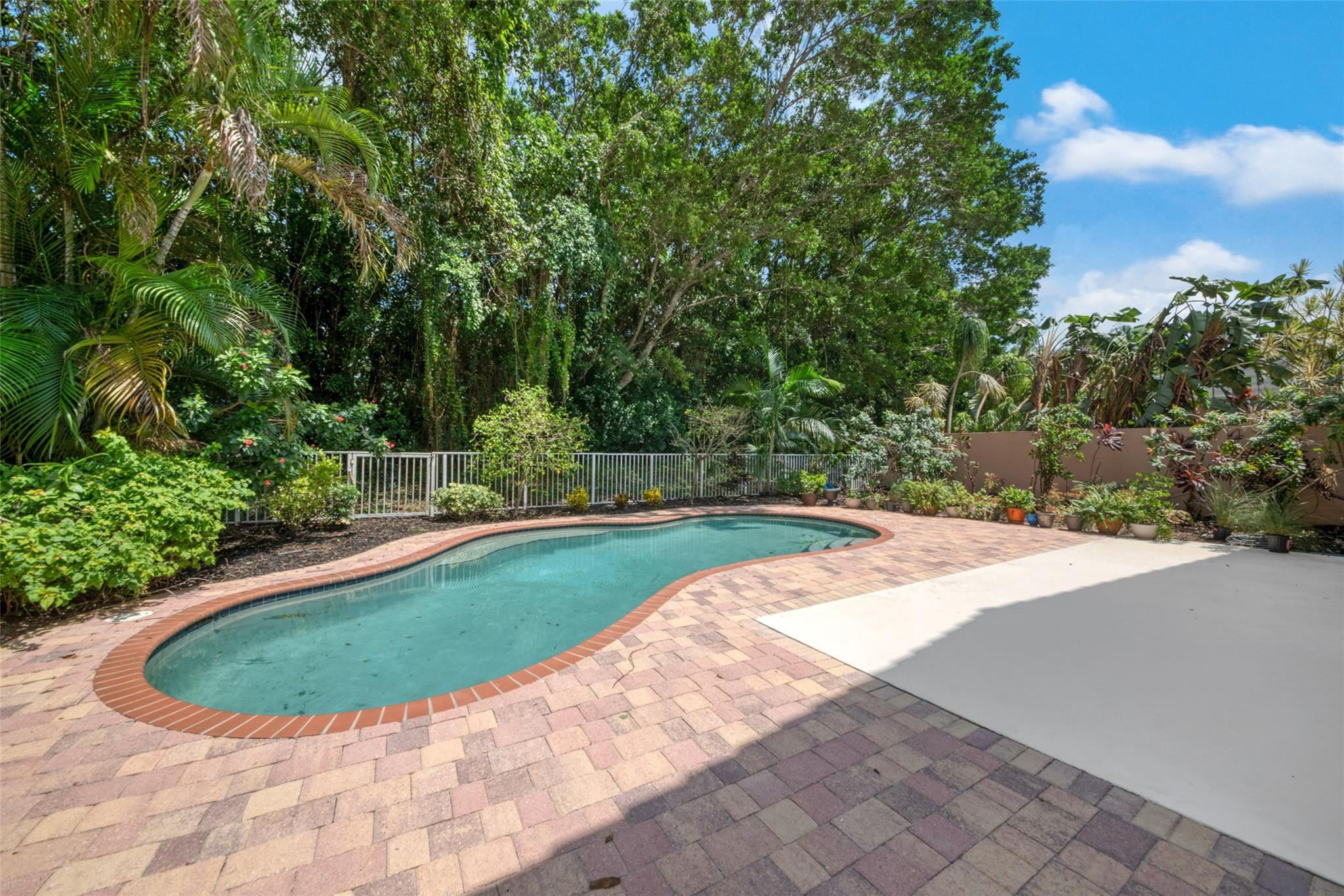 6625 NW 75th Place