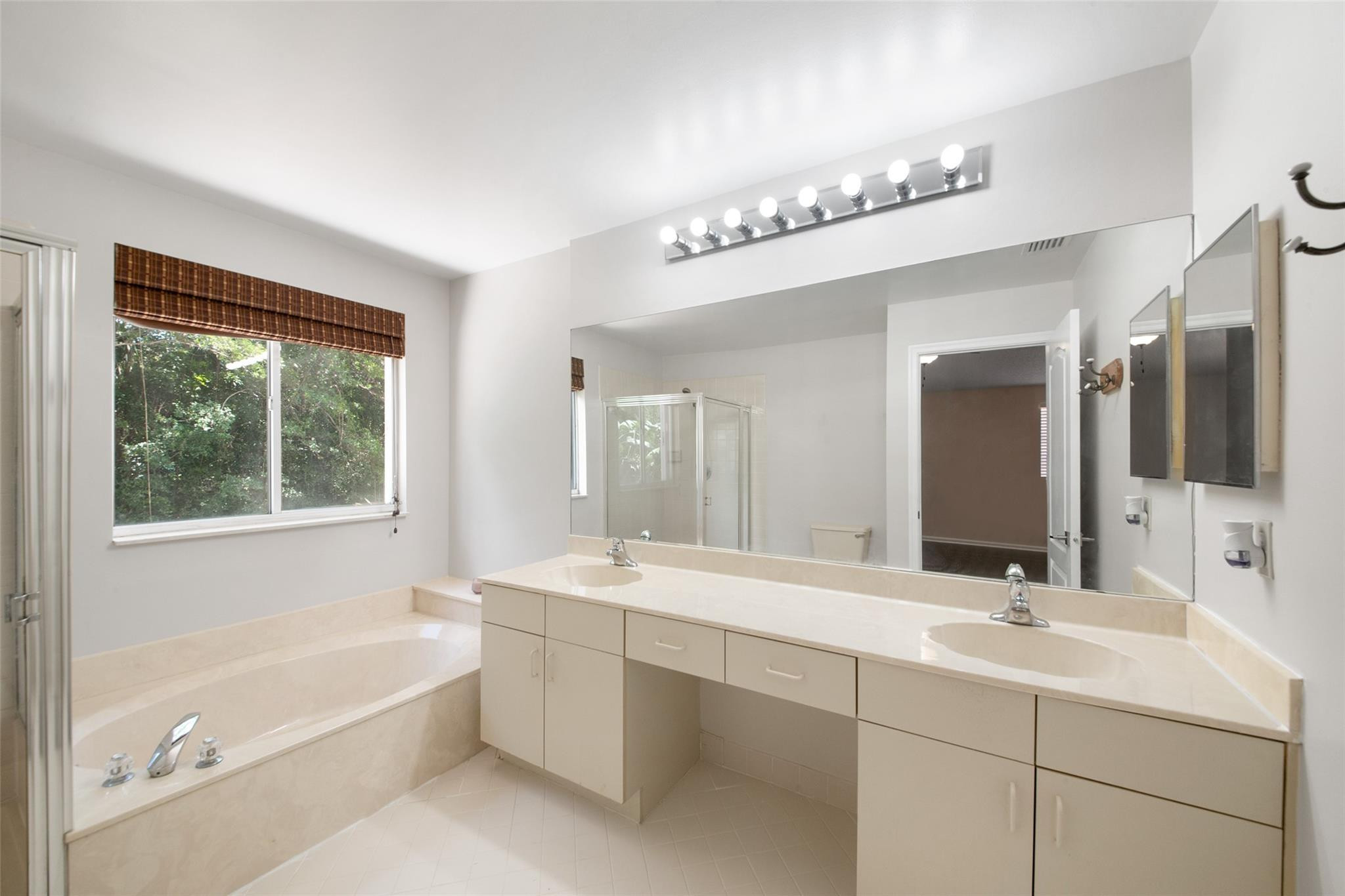 6625 NW 75th Place
