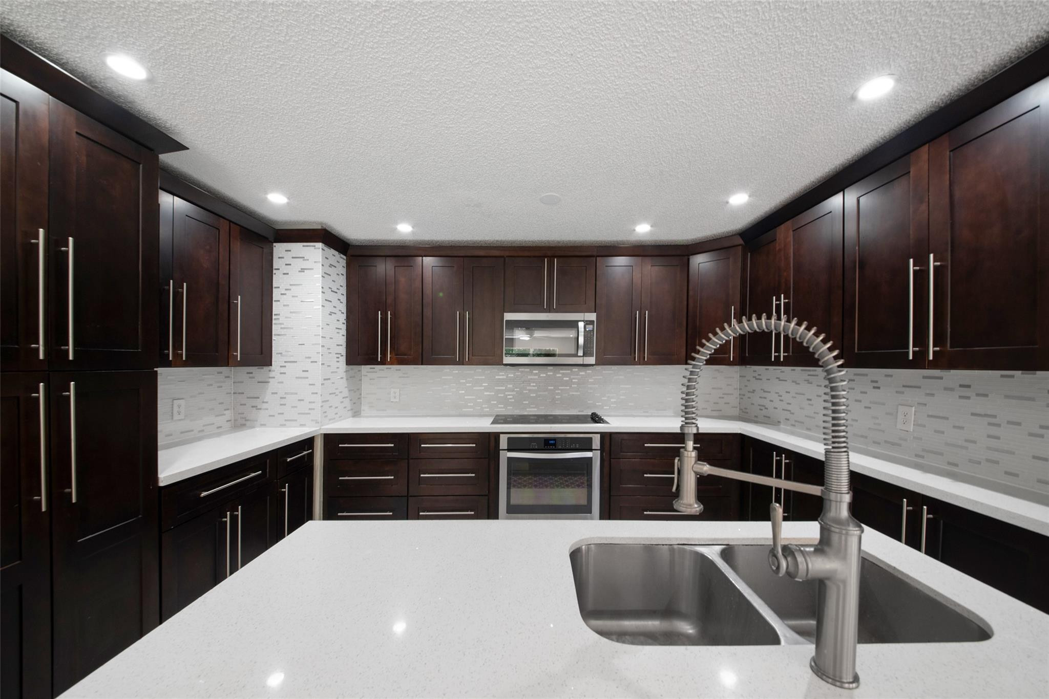 6625 NW 75th Place