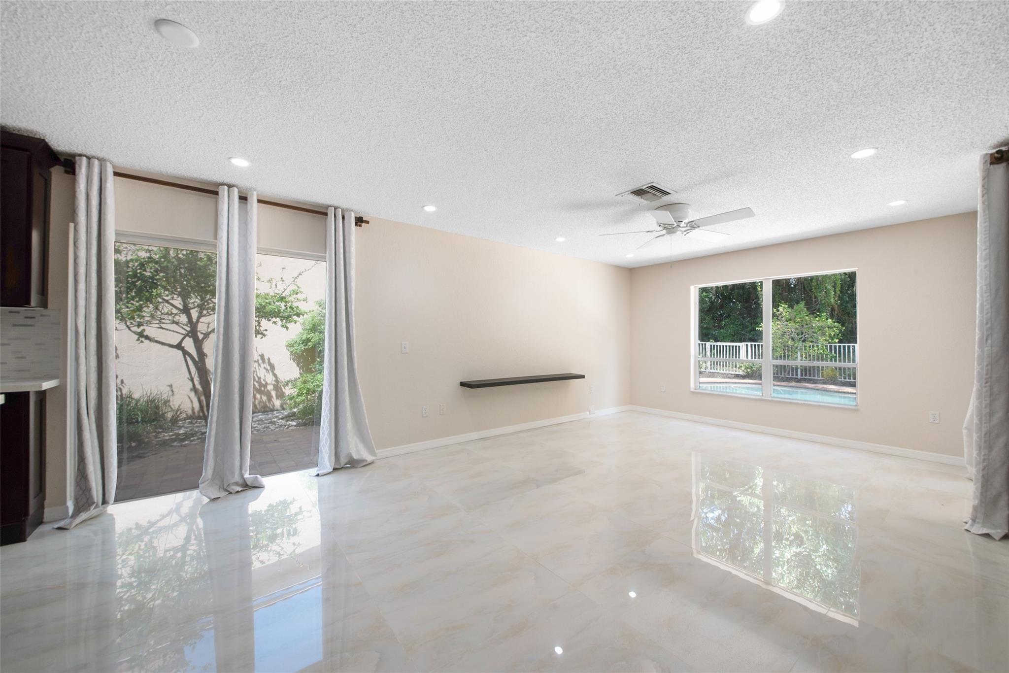 6625 NW 75th Place