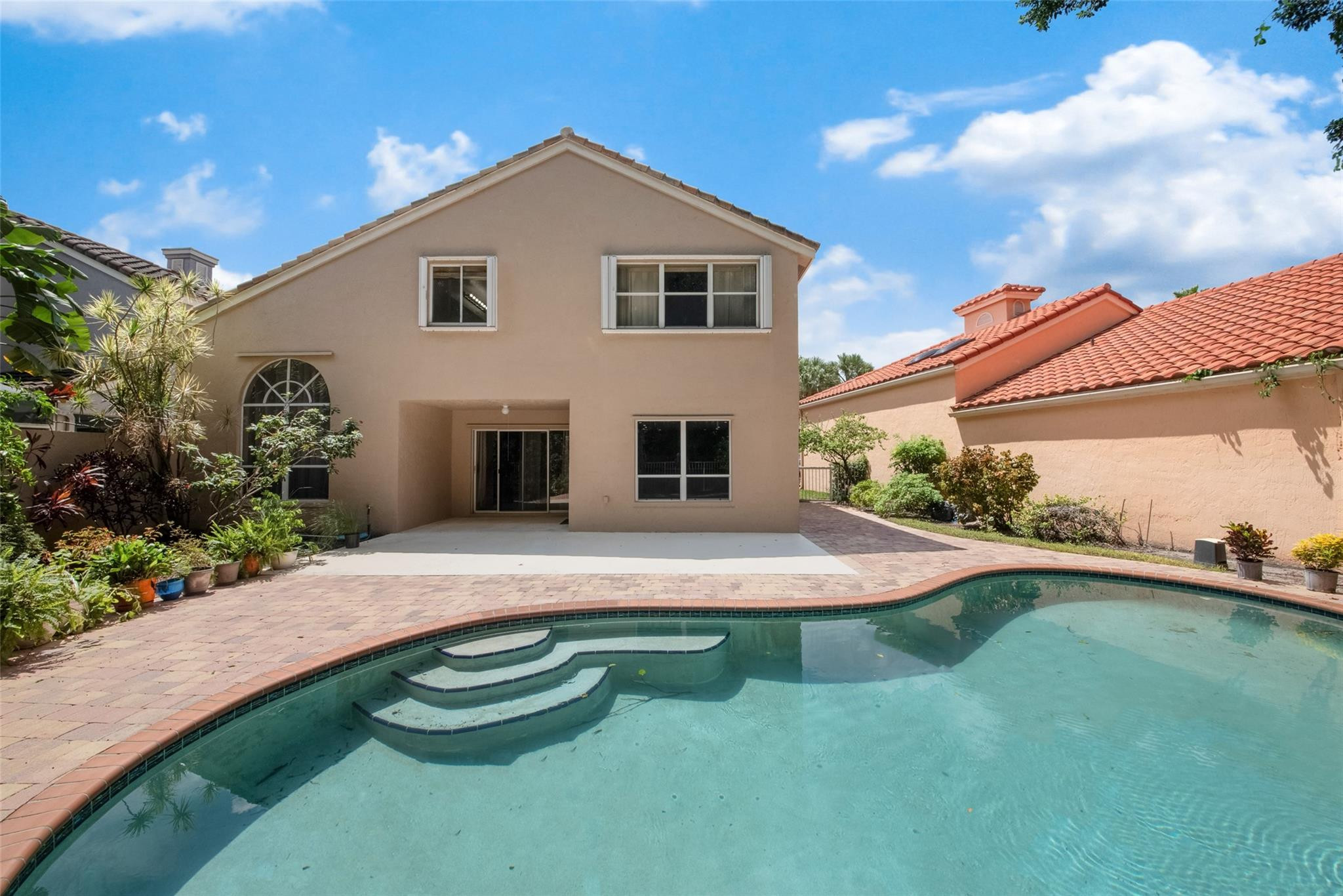 6625 NW 75th Place