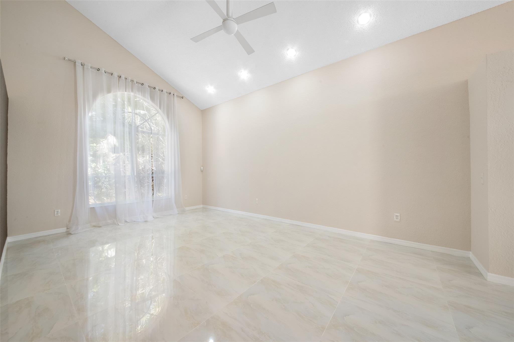 6625 NW 75th Place