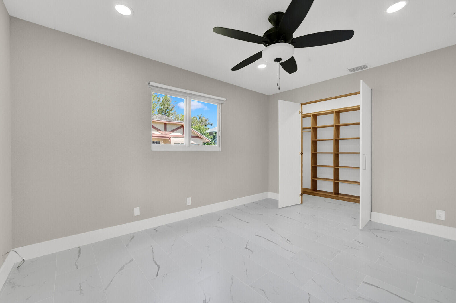 23392 E Country Club Dr Drive E, Watergate
