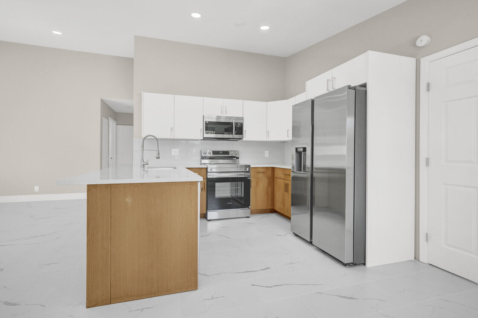 23392 E Country Club Dr Drive E, Watergate