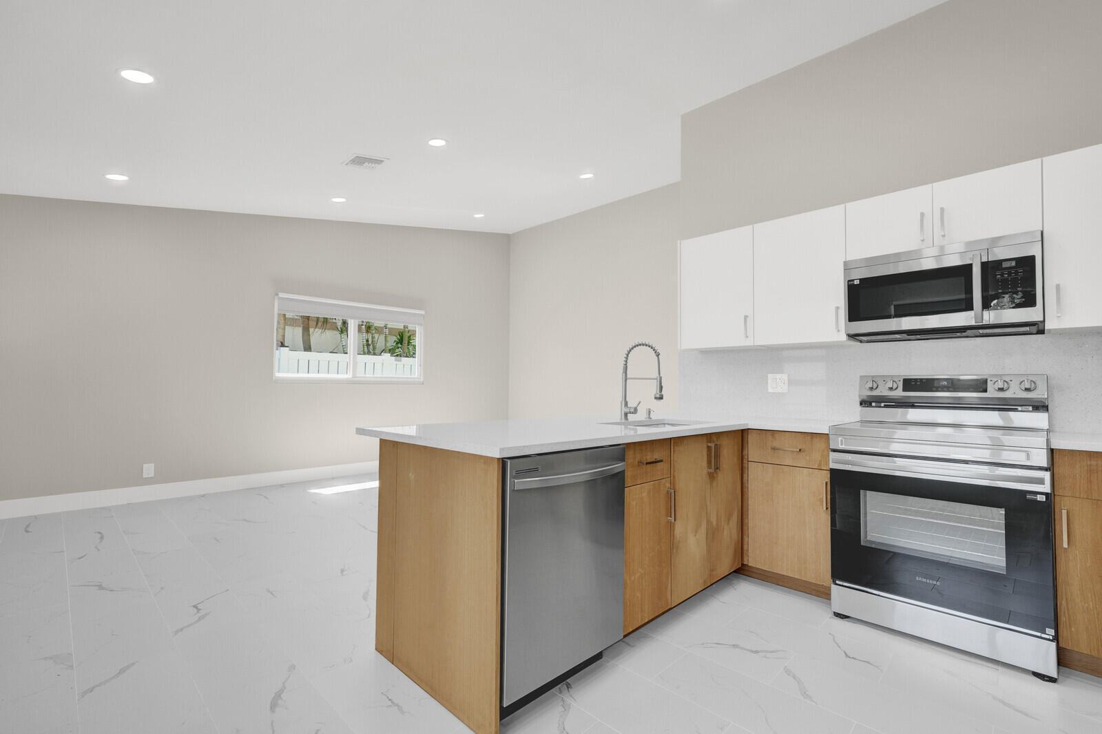 23392 E Country Club Dr Drive E, Watergate