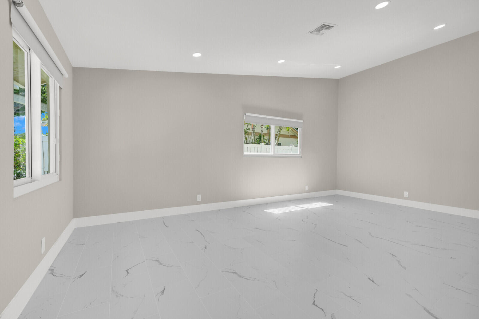 23392 E Country Club Dr Drive E, Watergate