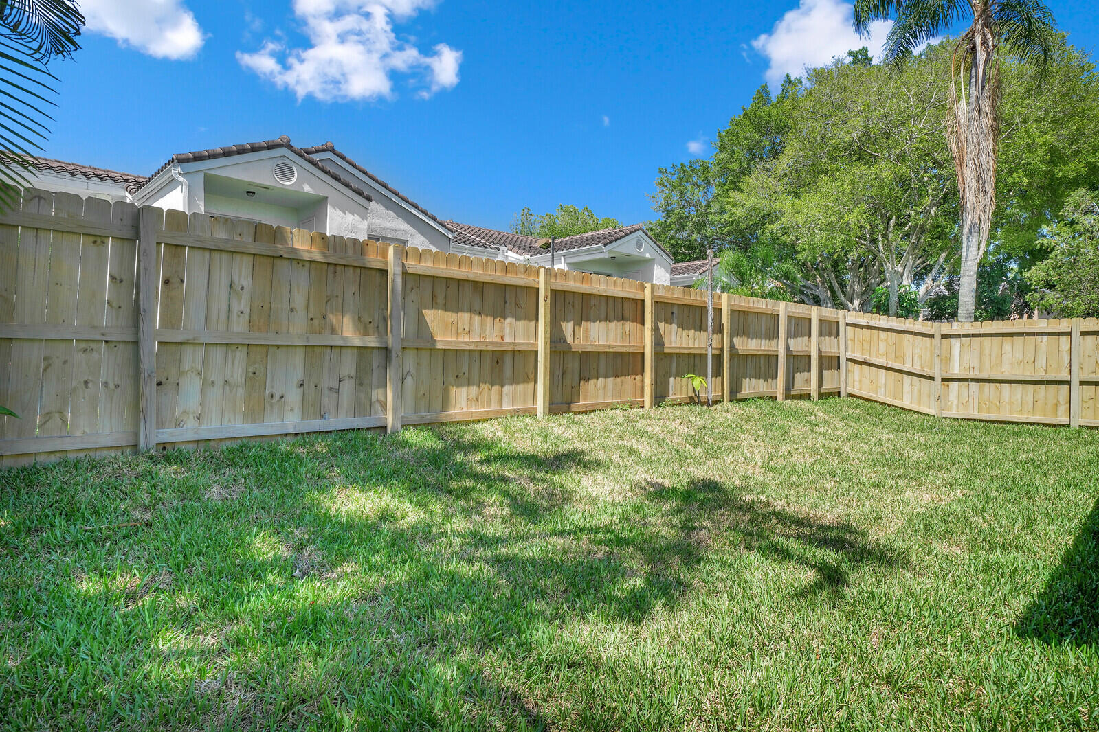 23392 E Country Club Dr Drive E, Watergate