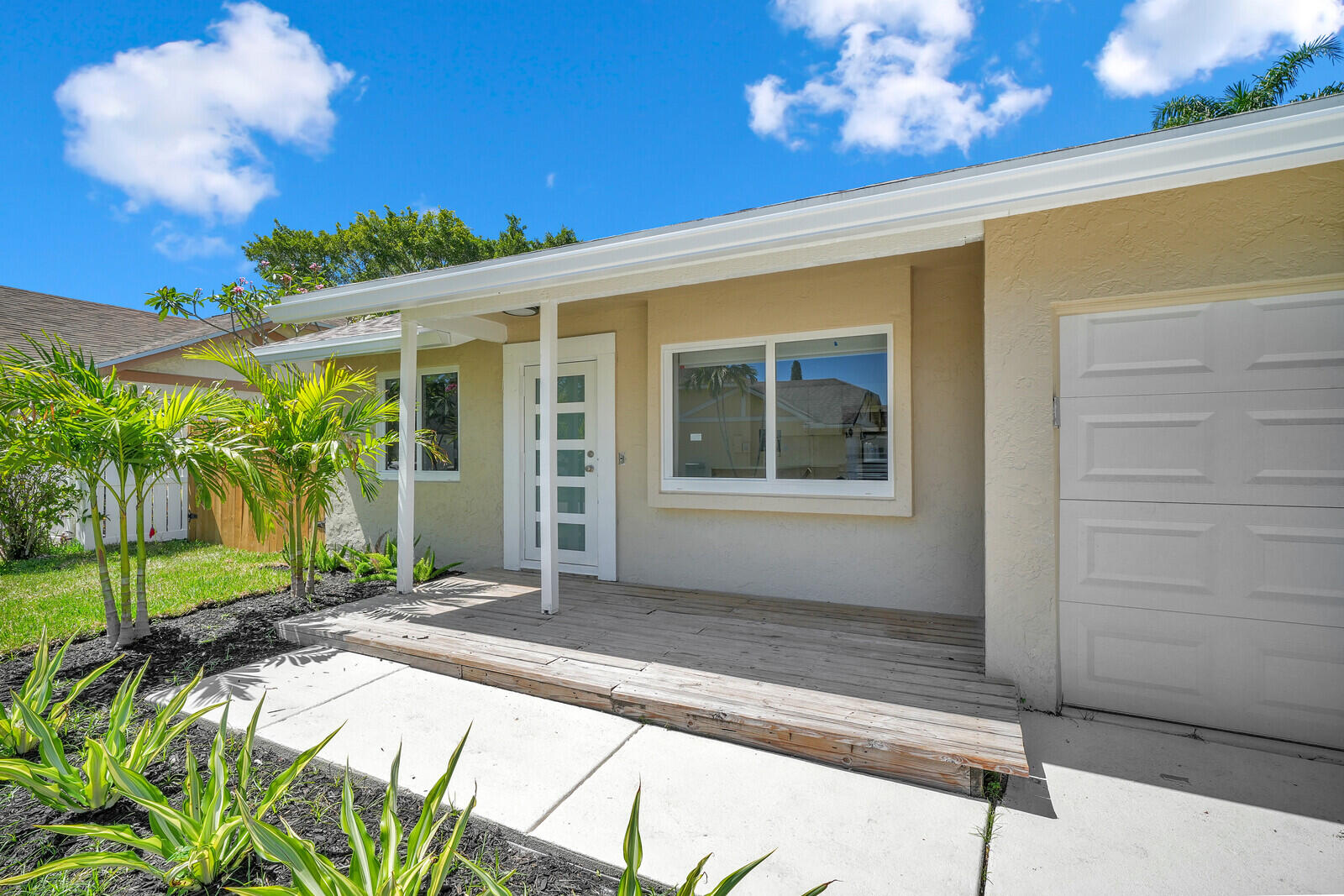 23392 E Country Club Dr Drive E, Watergate
