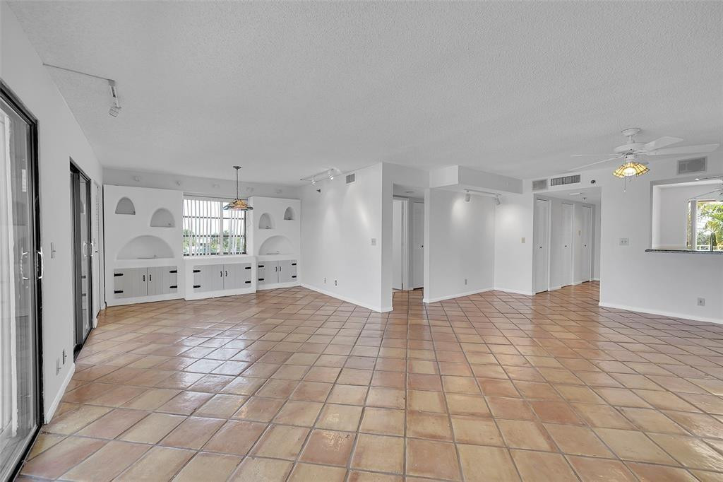 7370 S Oriole Boulevard 607