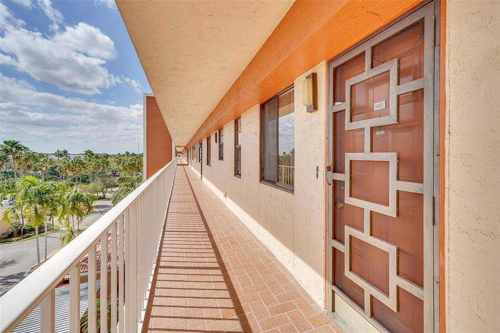 7370 S Oriole Boulevard 607