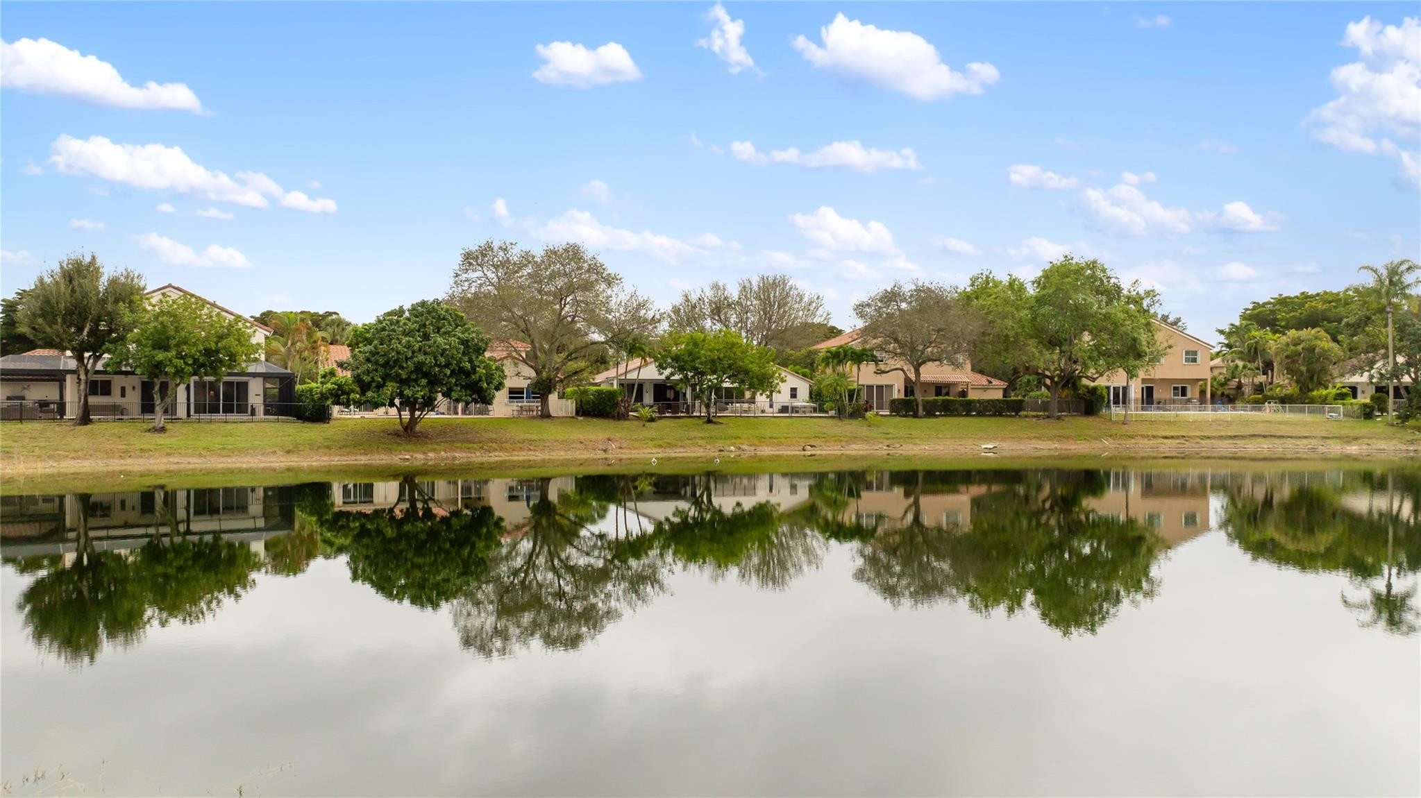 6660 NW 75th Place