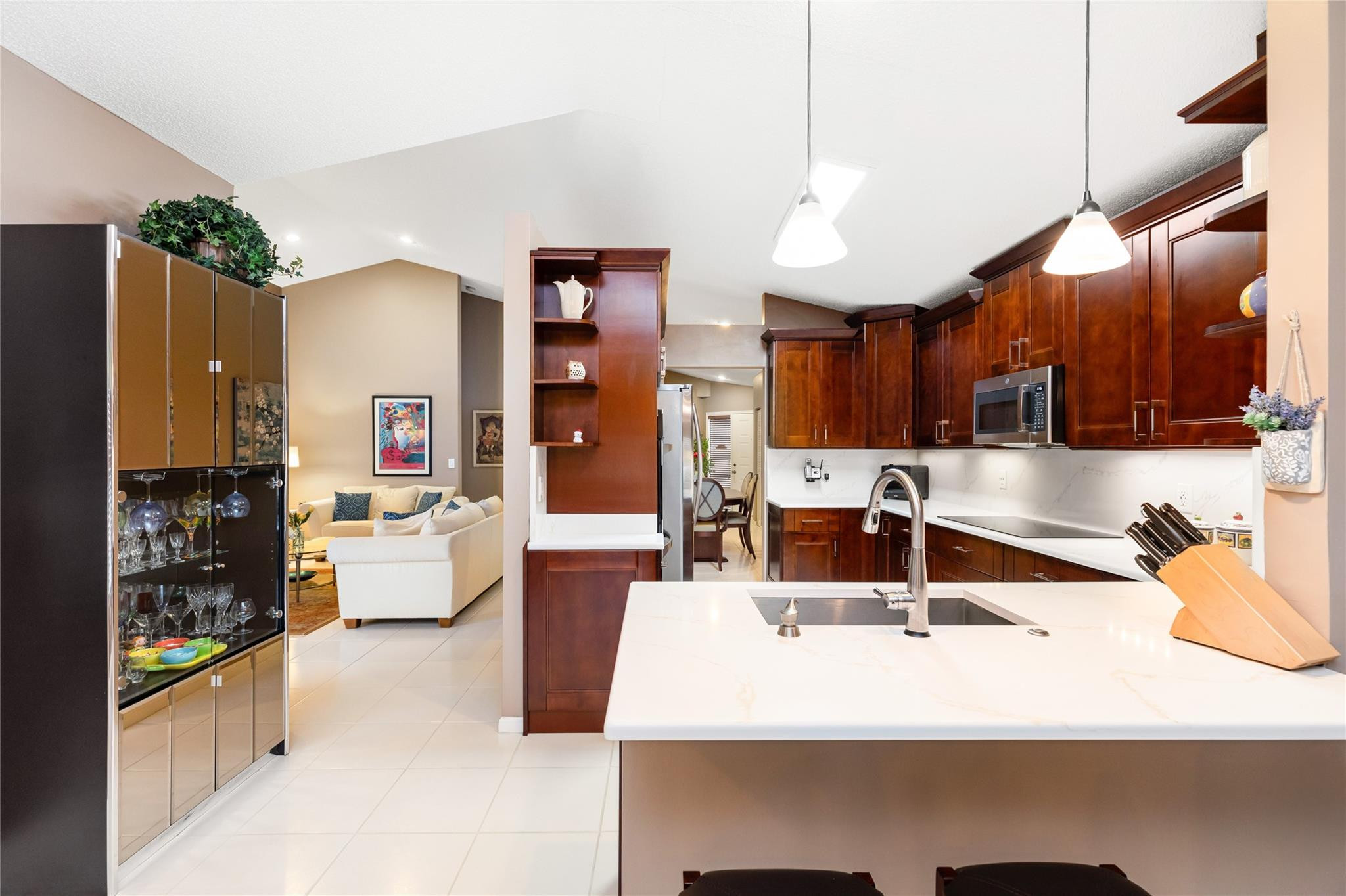 6660 NW 75th Place