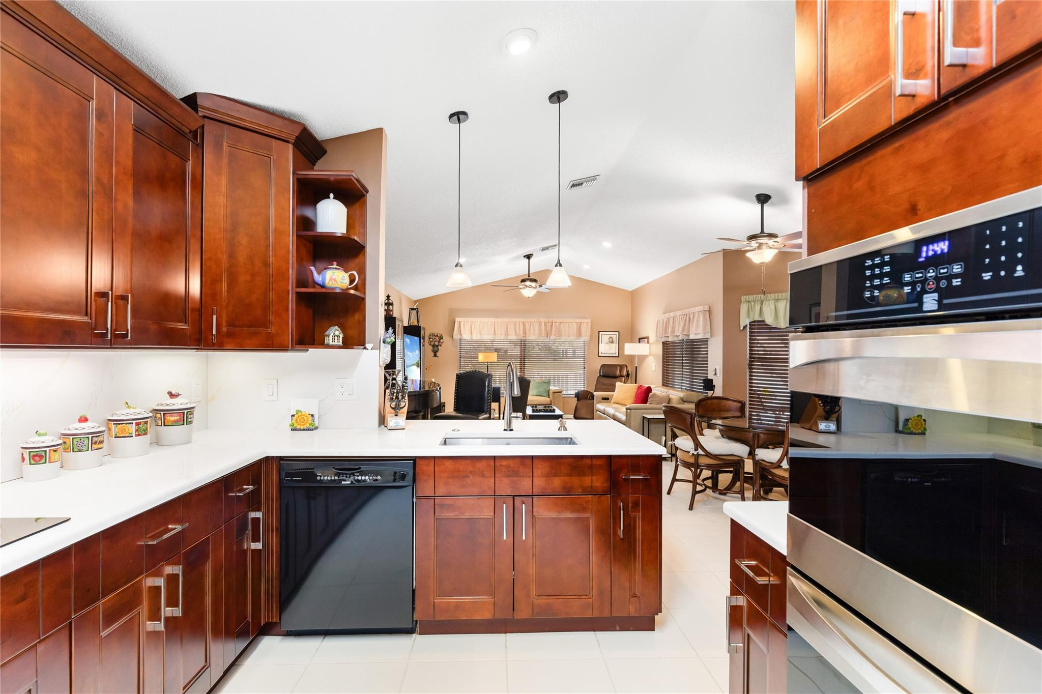 6660 NW 75th Place